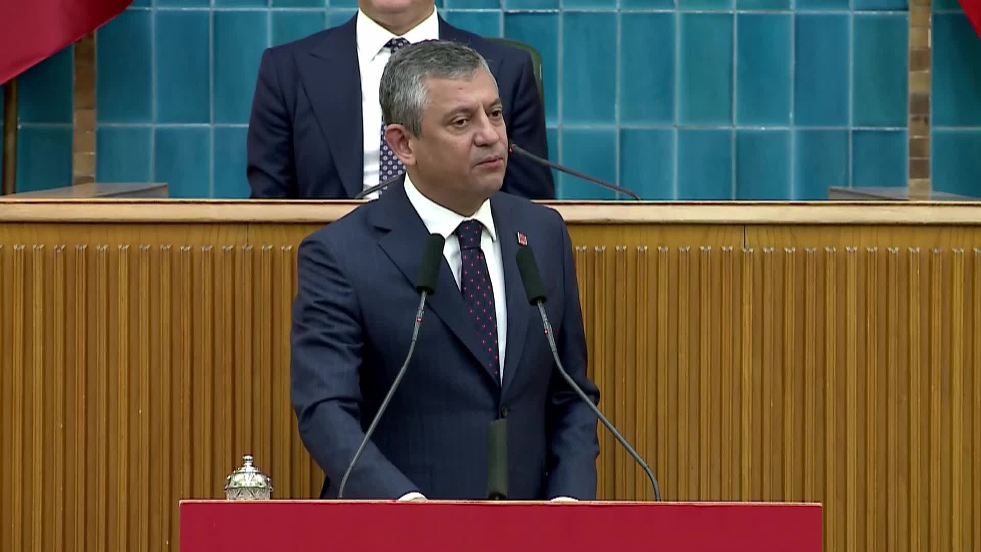 CHP Grup Toplantısı... Özgür Özel'den iktidara akaryakıt önerisi: "Erdoğan bir imzasıyla KDV’yi yüzde 1’e indirebilir"