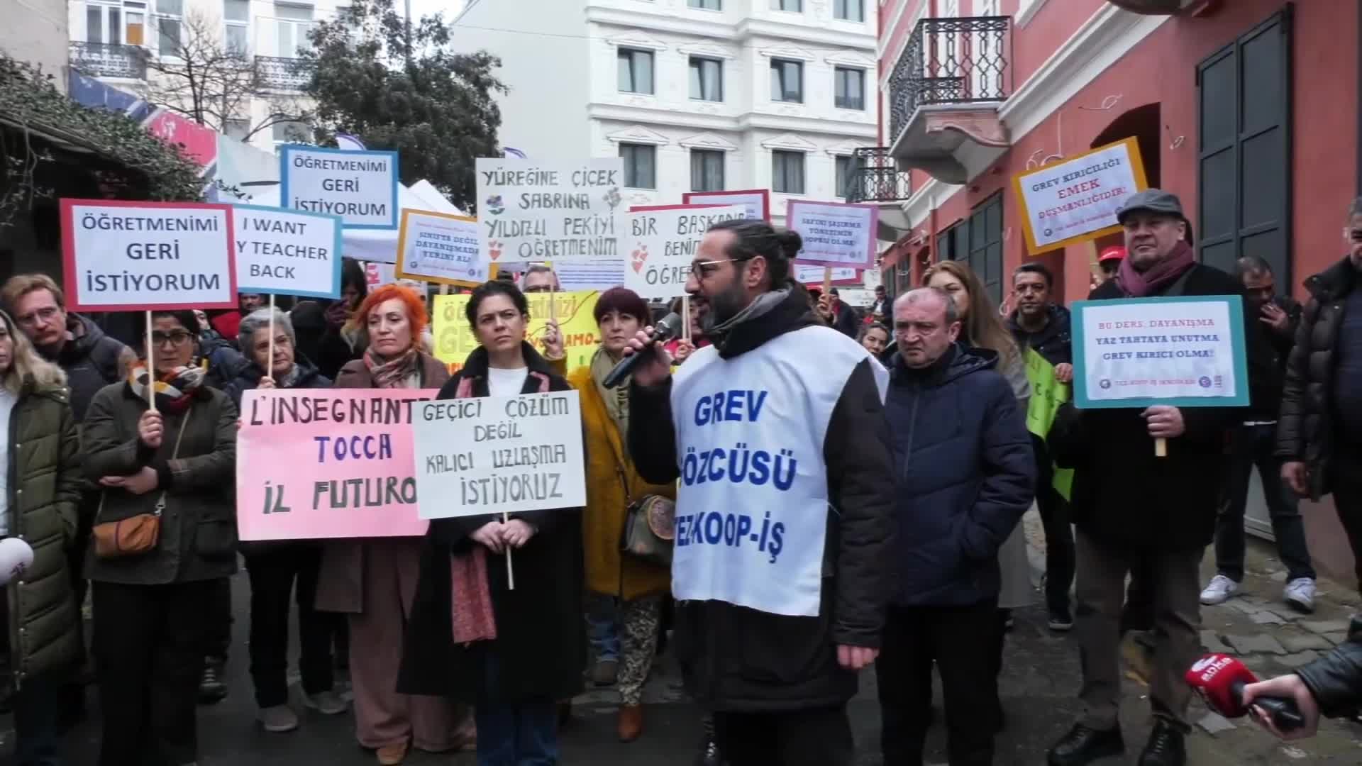 51 gündür grevde olan Özel İtalyan Lisesi öğretmenlerine velilerden destek: İtalya'nın enflasyon oranlarının referans alınmasını doğru bulmuyoruz