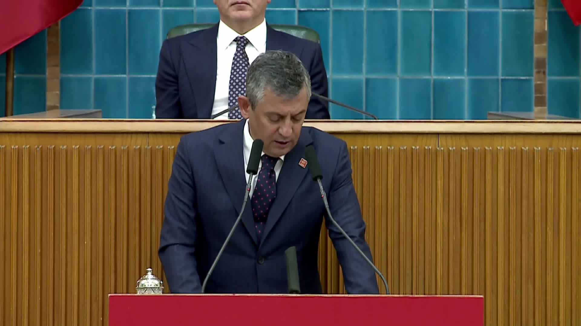 CHP Grup Toplantısı... Özgür Özel: “En kısa zamanda sandığı istiyor, iktidara gelmeyi ve sorunları çözmeyi milletimize vadediyoruz”