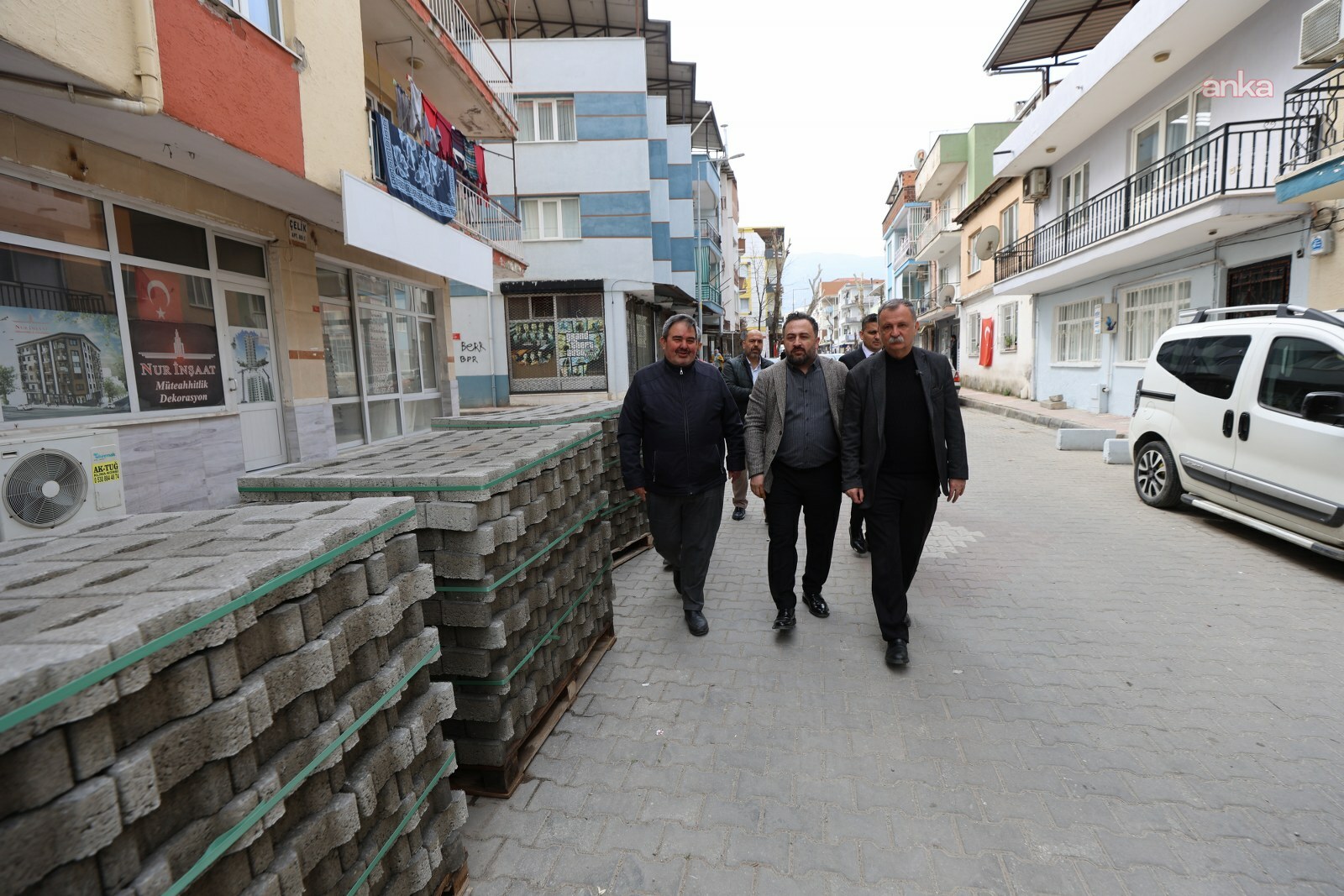 Yunusemre Belediye Başkanı Balaban, Barbaros Mahallesi’nde devam eden çalışmaları inceledi