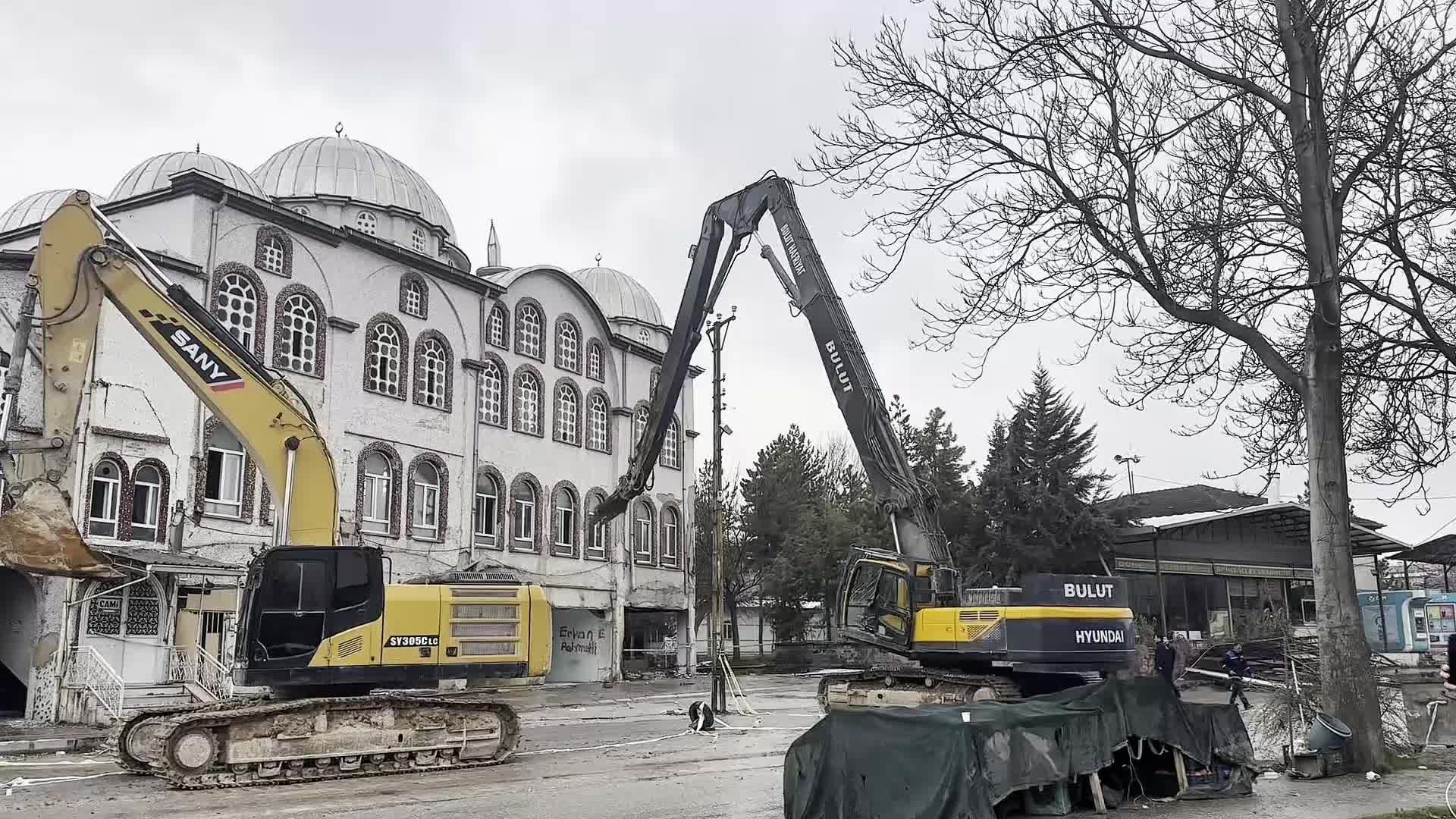 Malatya Küçük Sanayi Sitesi Camisi depremden üç yıl sonra yıkıldı. Esnaf: "Güçlendirme yapılabilirdi"