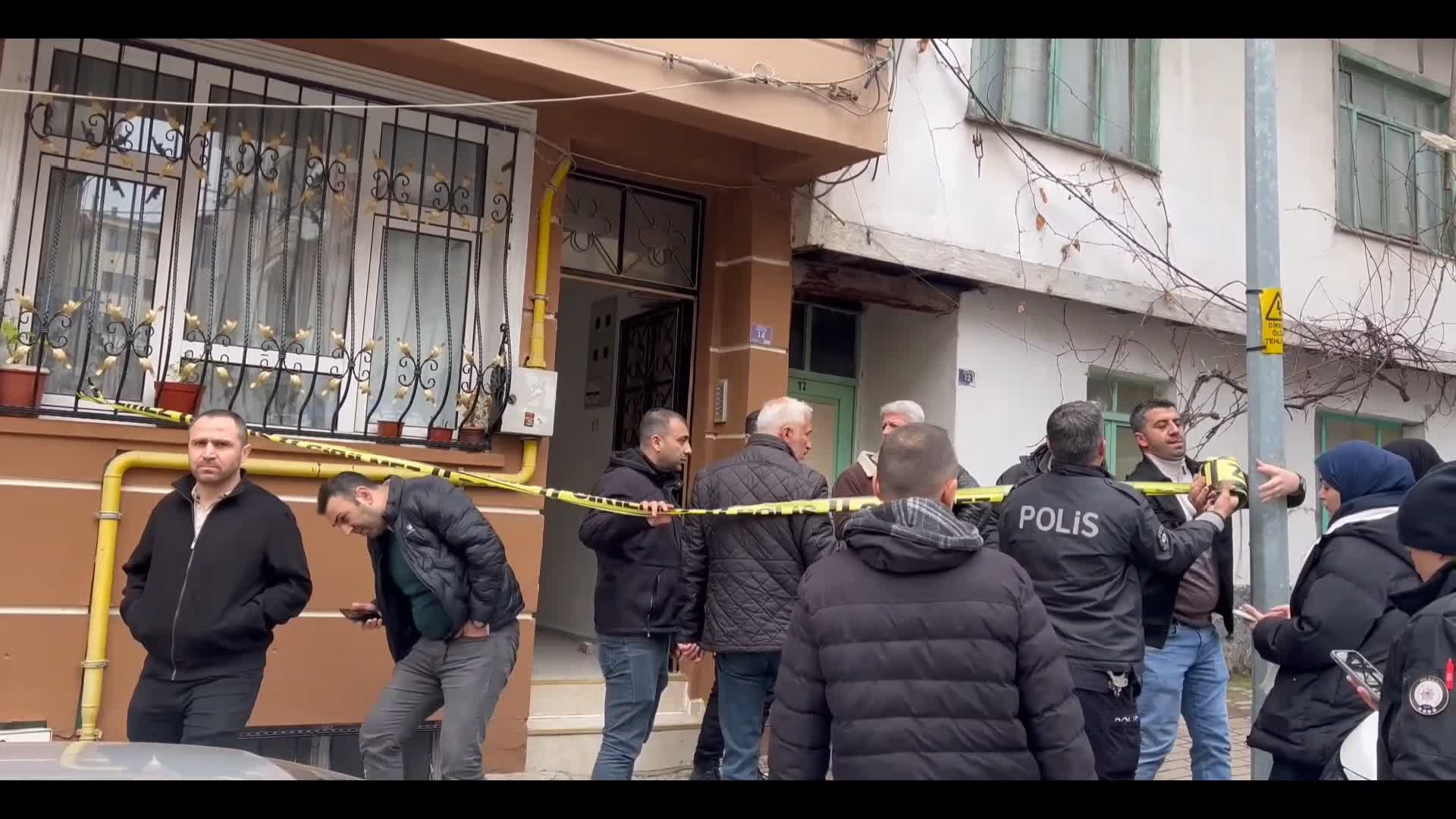 Bilecik'te yabancı uyruklu kişi evinde ölü bulundu... Cesette darp izlerine rastlandığı bildirildi