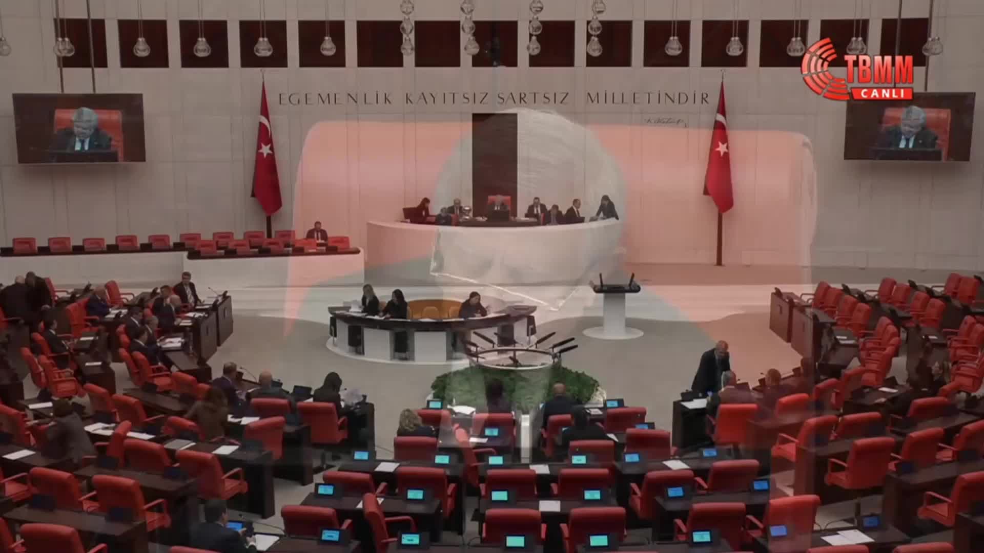 TBMM Genel Kurulu... İYİ Partili Poyraz: Türk'ün, Kürt'ün statüsü yok; kadının, çocuğun, emeklinin, emekçinin statüsü yok ama katil Öcalan'ın statüsü olsun öyle mi?