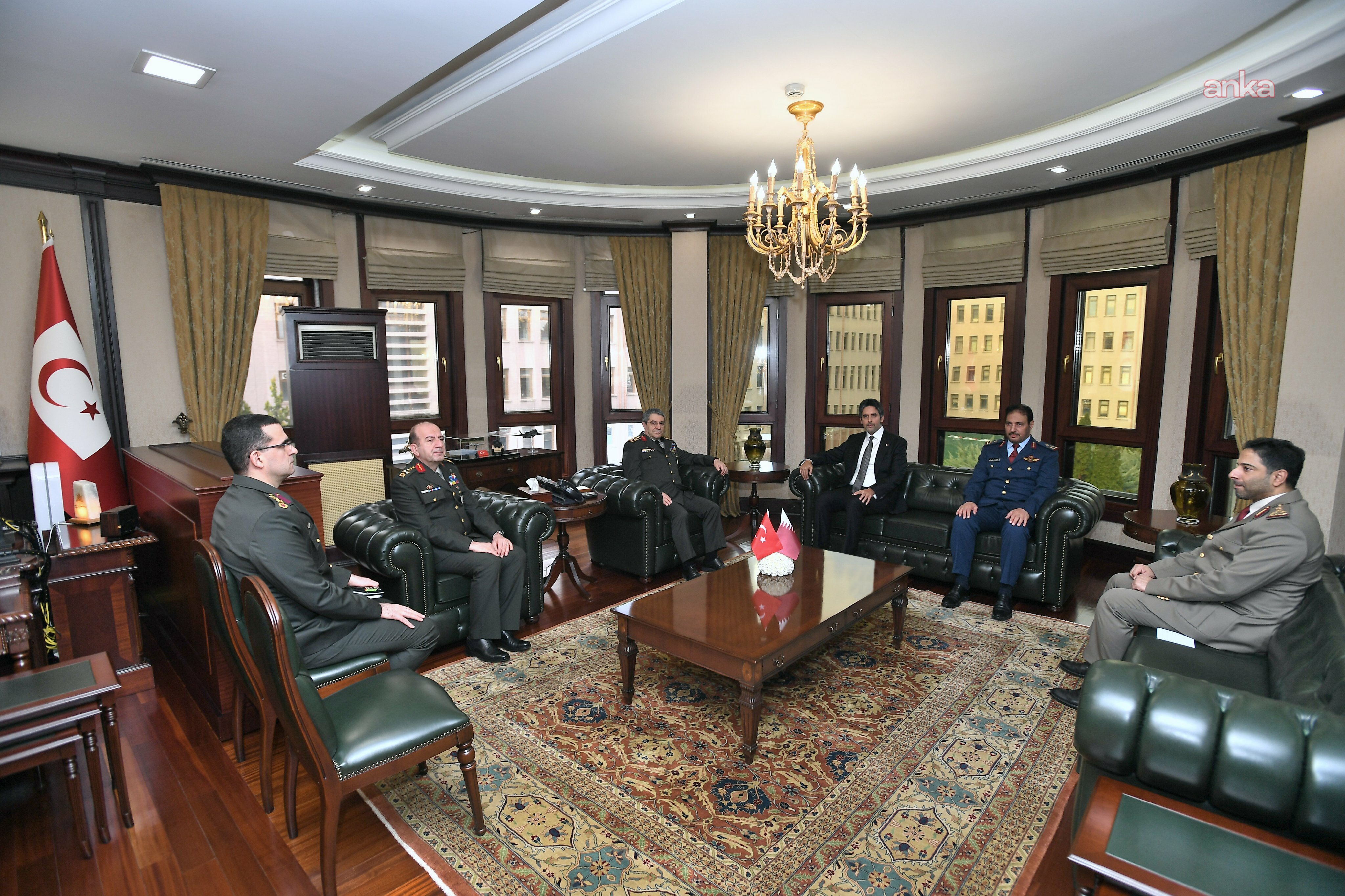 Genelkurmay Başkanı Orgeneral Bayraktaroğlu, şehitlerin naaşlarını Türkiye'ye getiren Katar heyetiyle görüştü