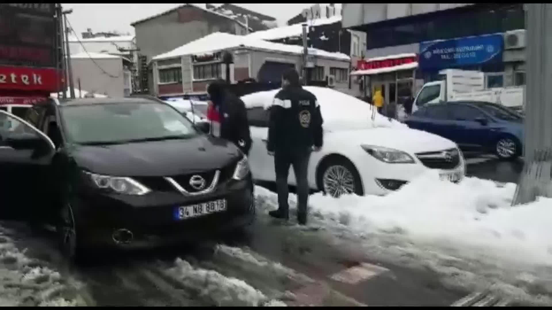 OKMEYDANI'NDA GİRİŞ  ÇIKIŞLAR KAPATILDI; ARAÇLAR DİDİK DİDİK ARANIYOR