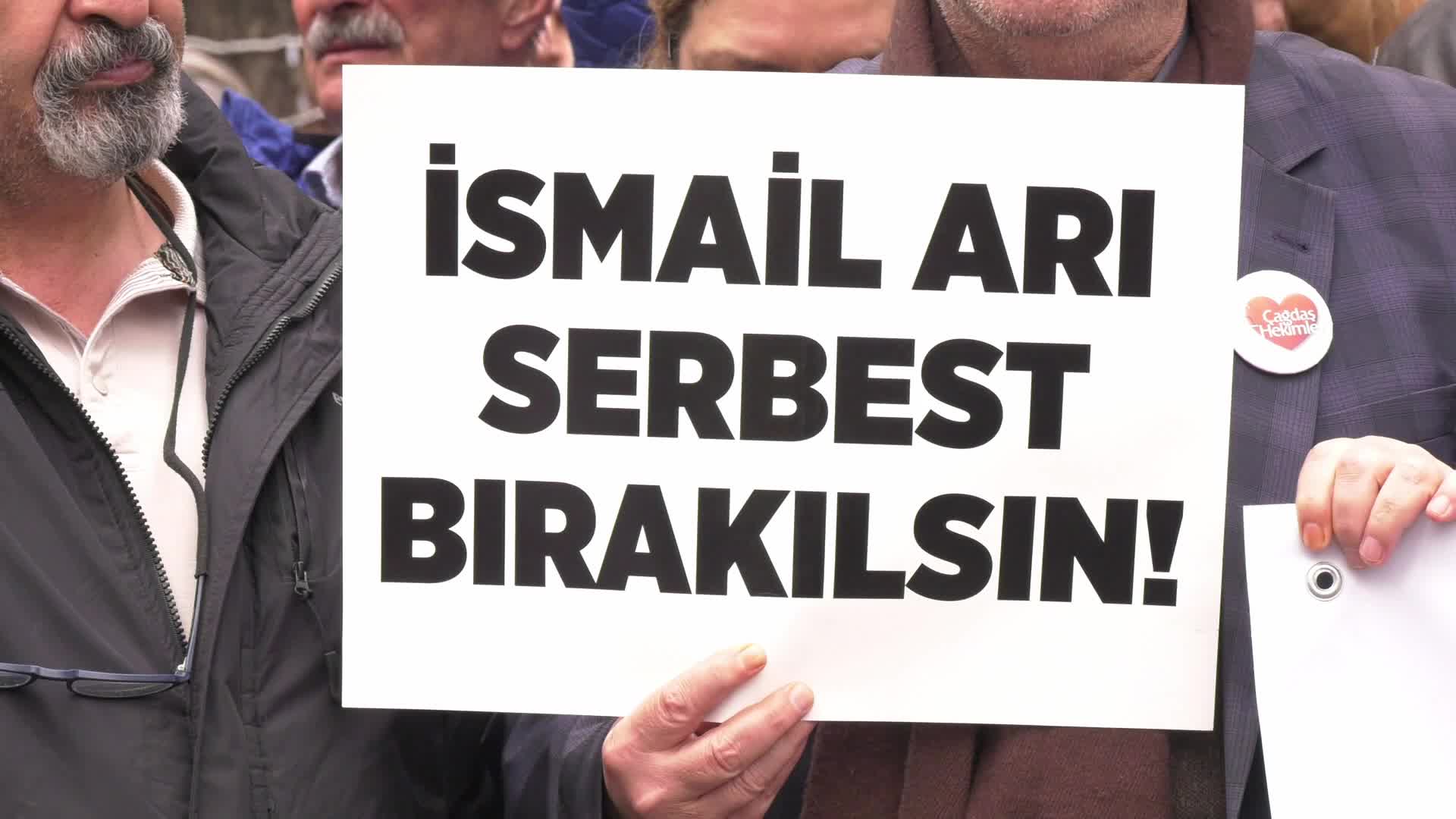 KESK ve TMMOB’tan İsmail Arı’nın tutukluluğuna protesto: Basını özgür olmayan bir ülkede demokrasinin yaşam bulması mümkün değildir