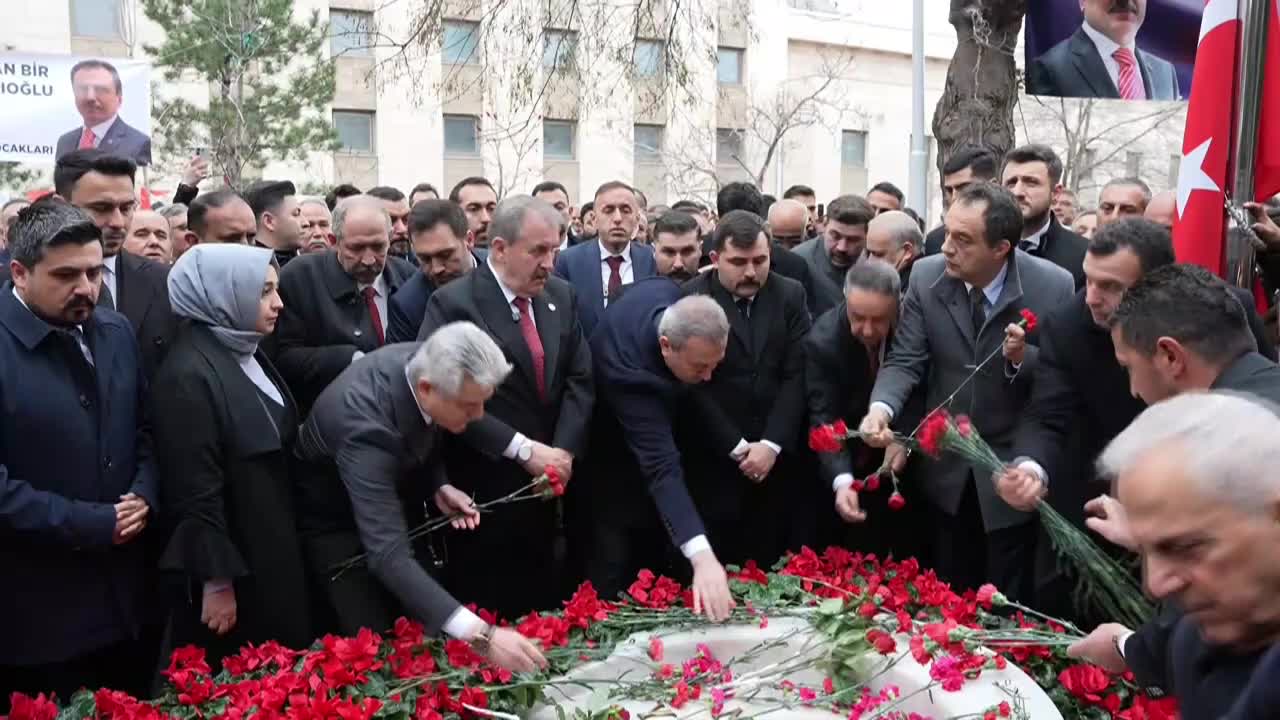 Mustafa Destici, Muhsin Yazıcıoğlu'nun kabrini ziyaret etti