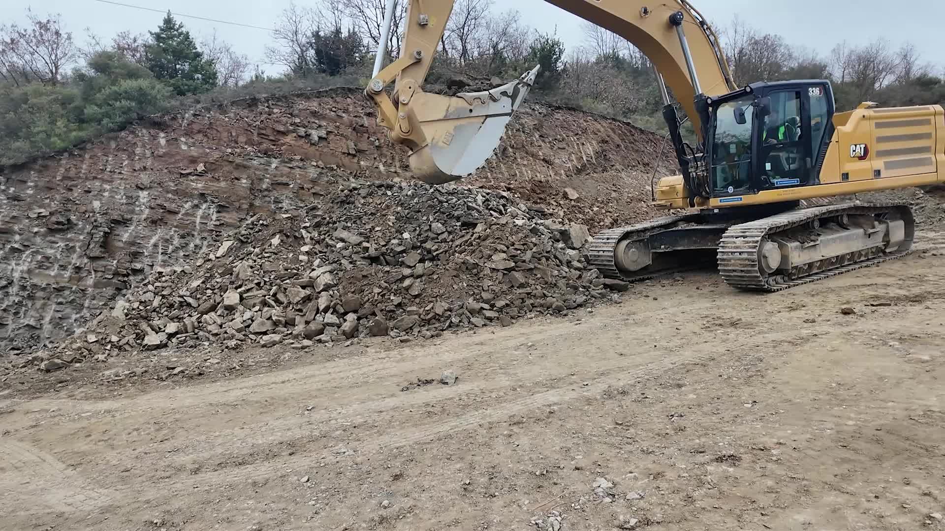Bursa Büyükşehir Belediyesi, Kestel'deki yol çalışmalarını sürdürüyor