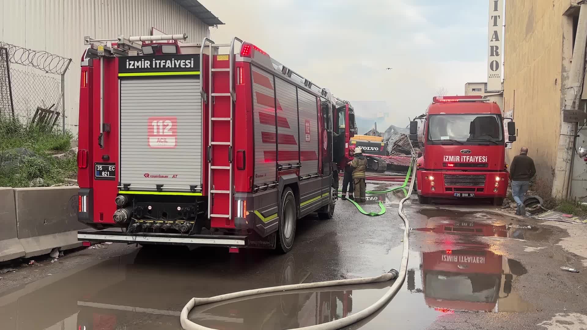 Buca’da sanayi sitesinde çıkan yangın kontrol altına alındı: 7 iş yeri zarar gördü