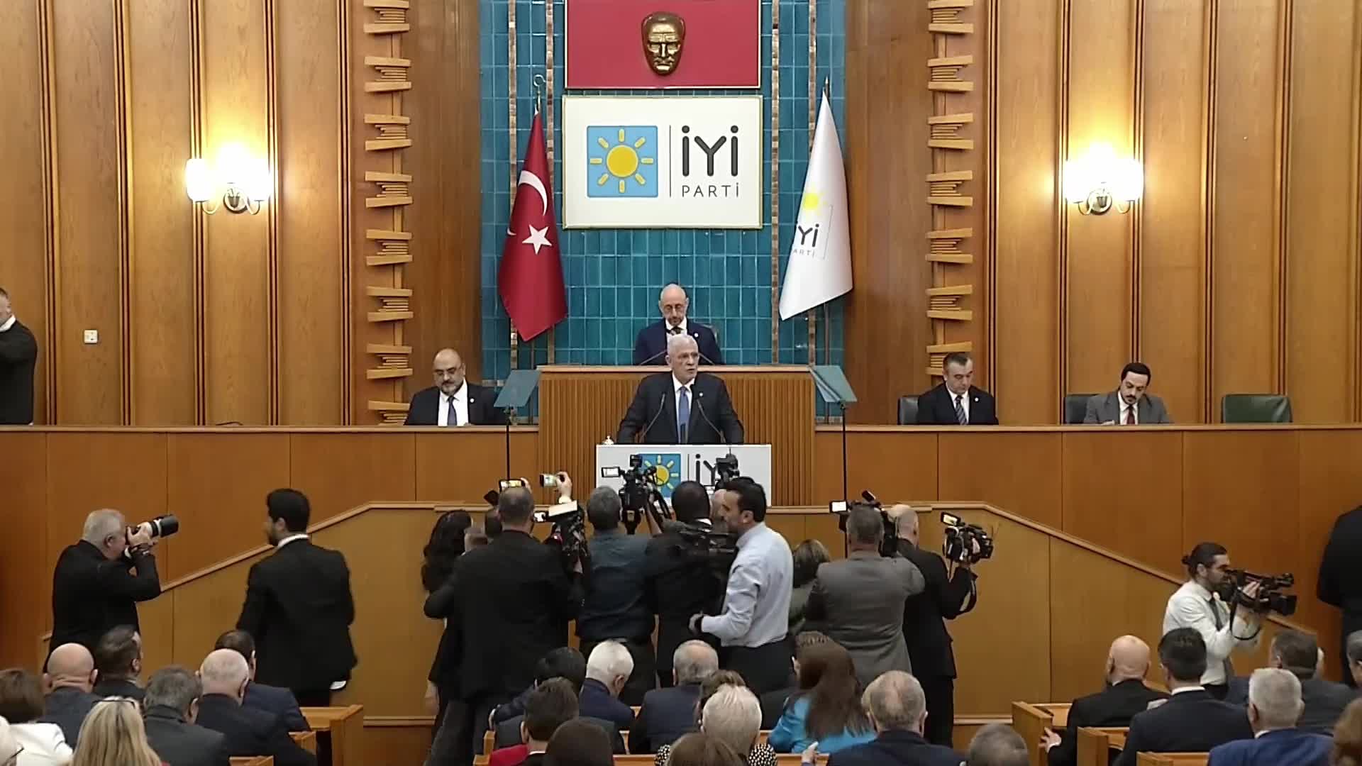İYİ Parti Grup Toplantısı... Müsavat Dervişoğlu'ndan TBMM Başkanı Kurtulmuş'a: "Sen Türkiye'yi darbeyle mi tehdit ediyorsun?"