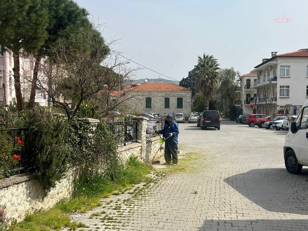 Foça’da kent estetiğini güçlendiren düzenleme çalışmaları sürüyor
