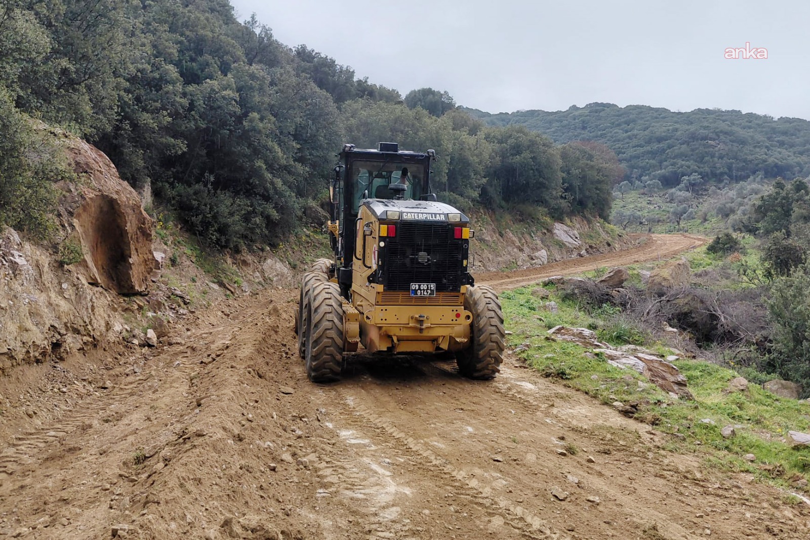 Efeler Belediyesi'nden ilçe genelinde eş zamanlı yol çalışması