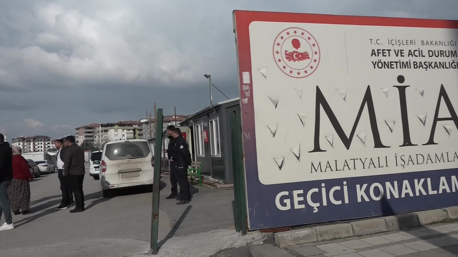 Malatya MİAD Konteyner Kent sakinlerinden tahliye tepkisi: "Evimiz verilse zaten çıkıp gideceğiz"