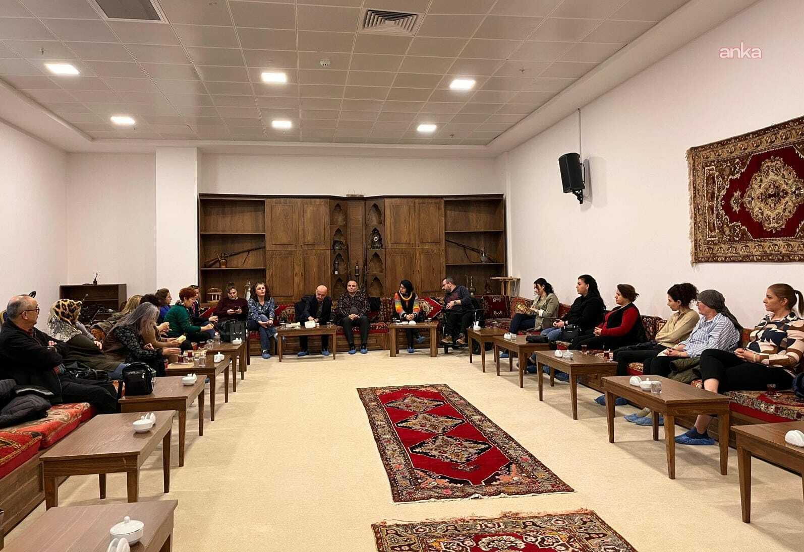 Kırşehir Belediyesi OkuYorum Kitap Topluluğu, “Bin Muhteşem Güneş”in kritiğini yaptı