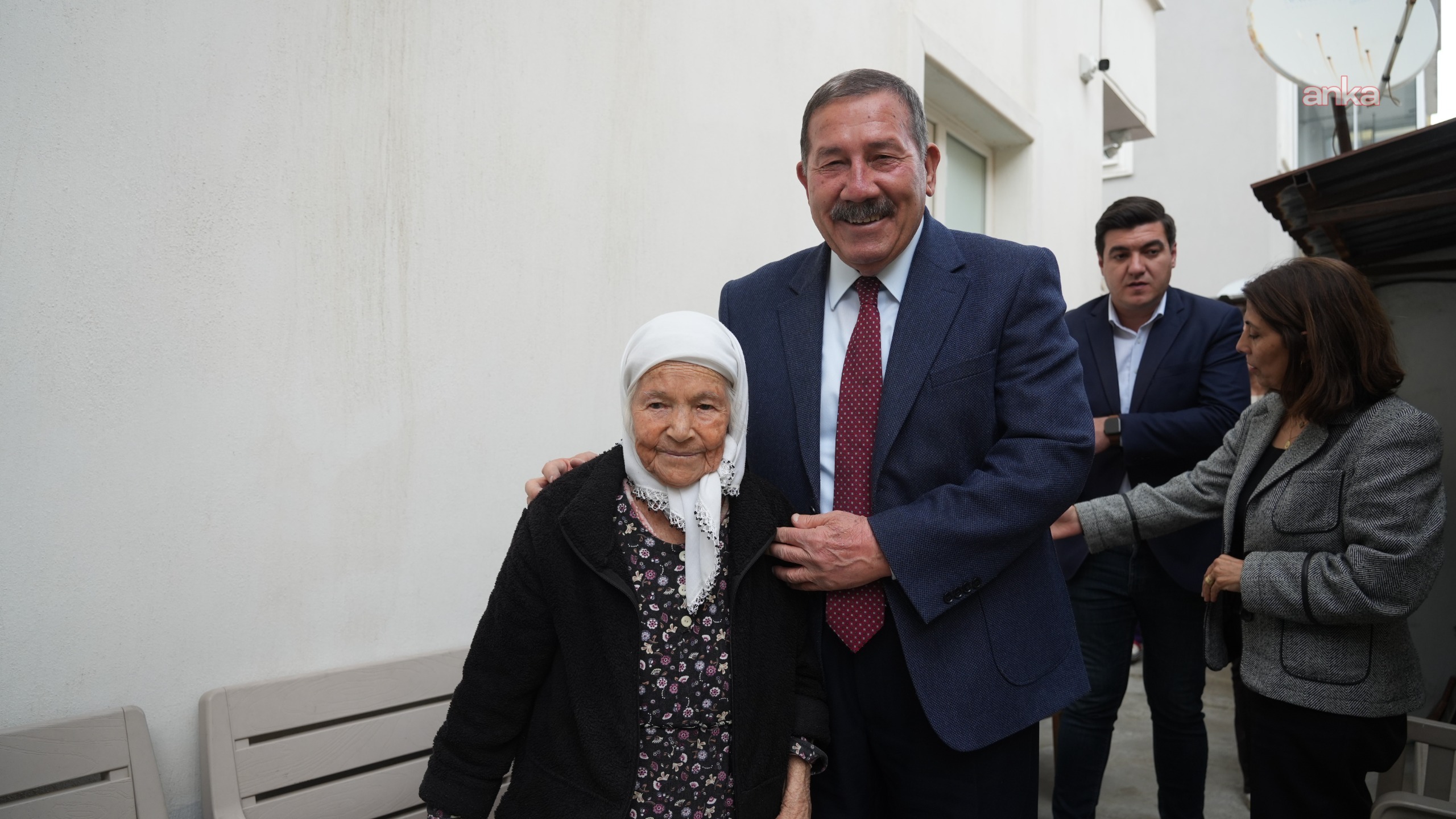 Milas Belediye Başkanı Topuz'dan ileri yaştaki vatandaşlara ziyaret