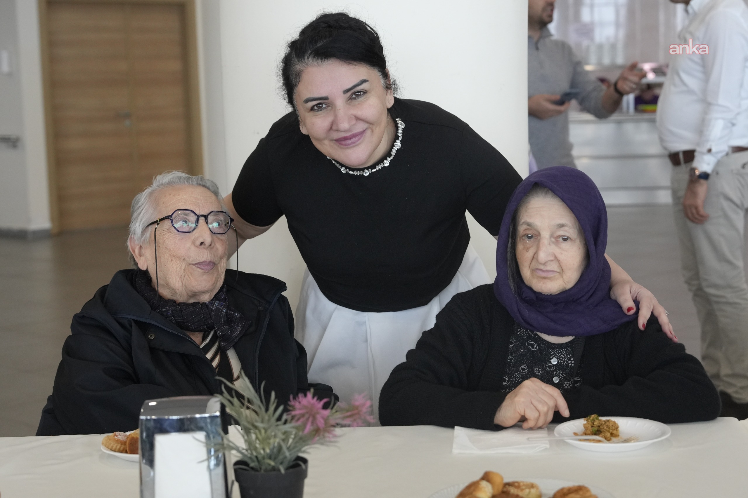 Kartal Belediyesi’nden Yaşlılara Saygı Haftası’nda huzurevi sakinlerine ziyaret