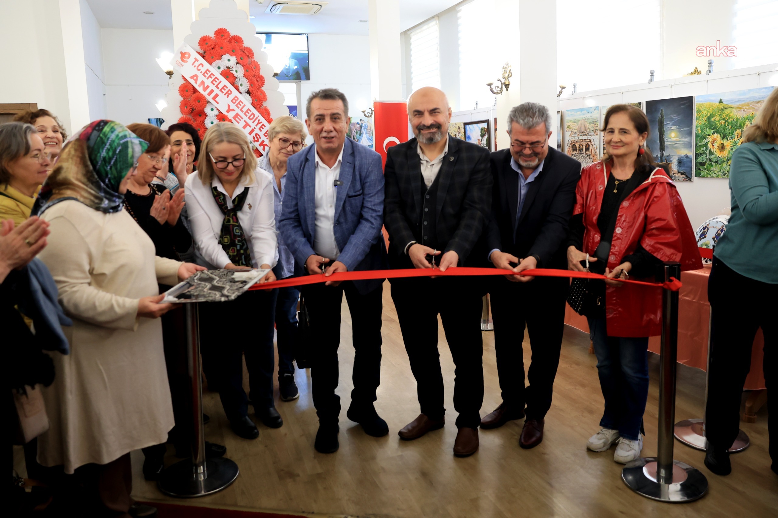 Efeler'de "Resim ve Çini Kursu Sergisi" kapılarını ziyaretçilere açtı