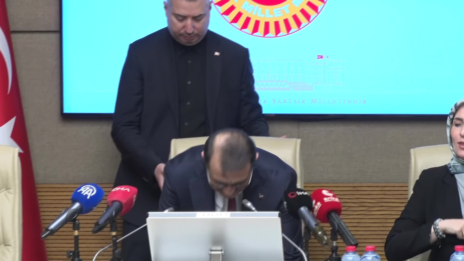 Yapay Zeka Komisyonu Başkanı Dönmez'den "yapay zeka destekli şarkılarda telif kime ödenecek" sorusuna yanıt: "Paydaşlarla görüşmek lazım"