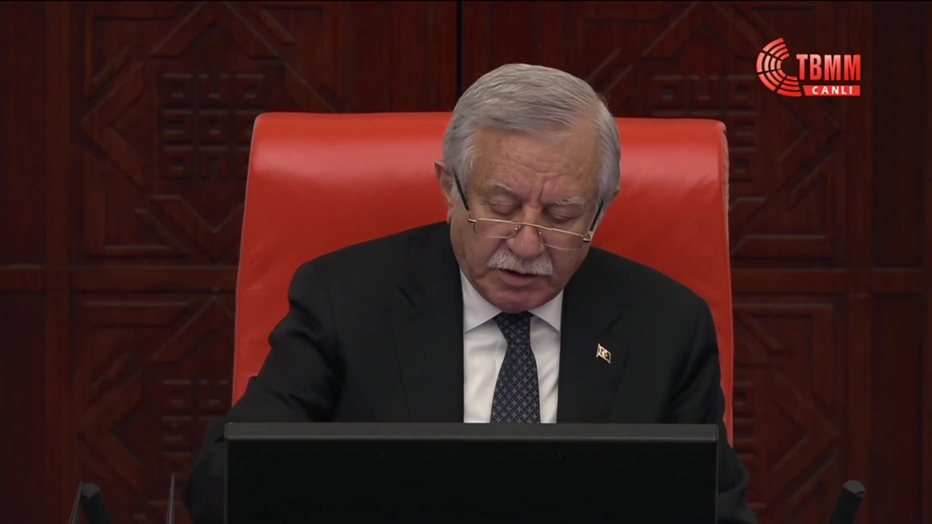 CHP’li Aşkın Genç: “Her saniye 120 bin lira faiz ödüyoruz, her saat 250 kişi işsiz kalıyor”