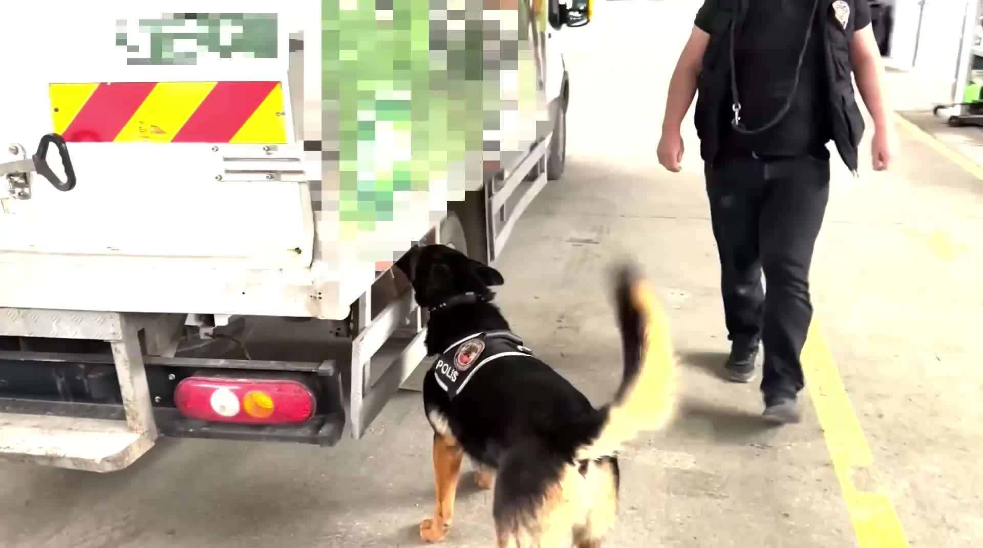 Van'da 2 ayrı uyuşturucu operasyonunda 85 kilo metamfetamin ve 74 kilo skunk ele geçirdi