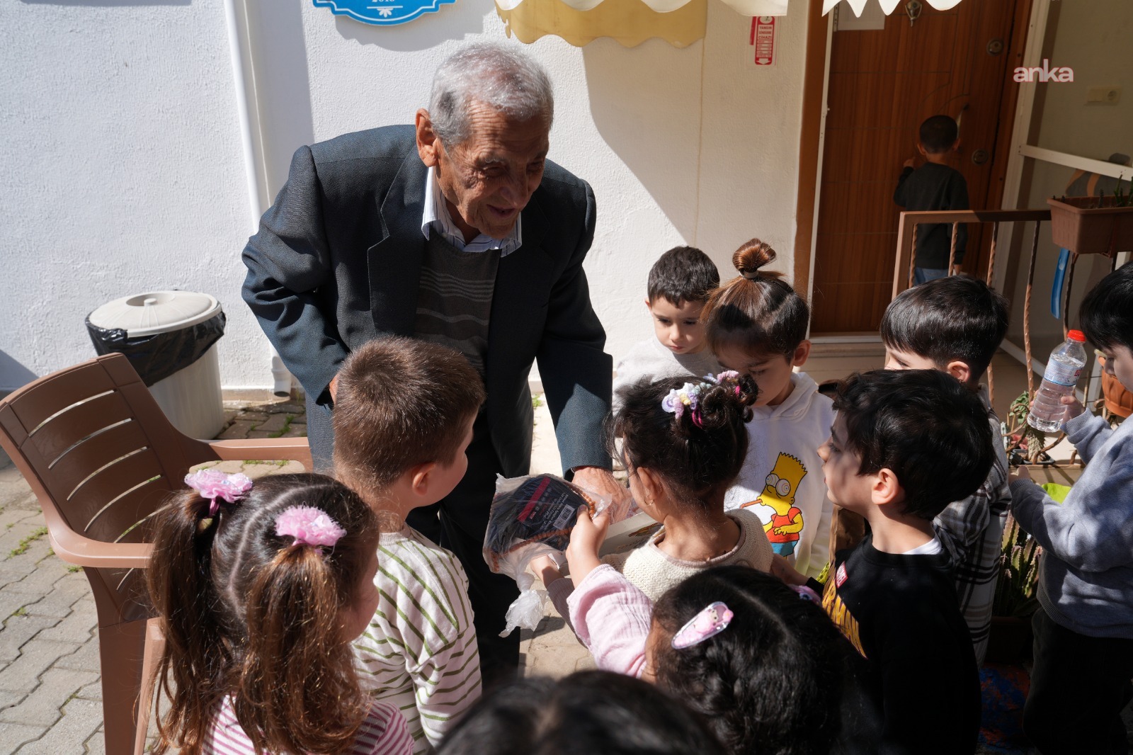 Çukurovalı miniklerden Yaşlılar Haftası'na özel ziyaret