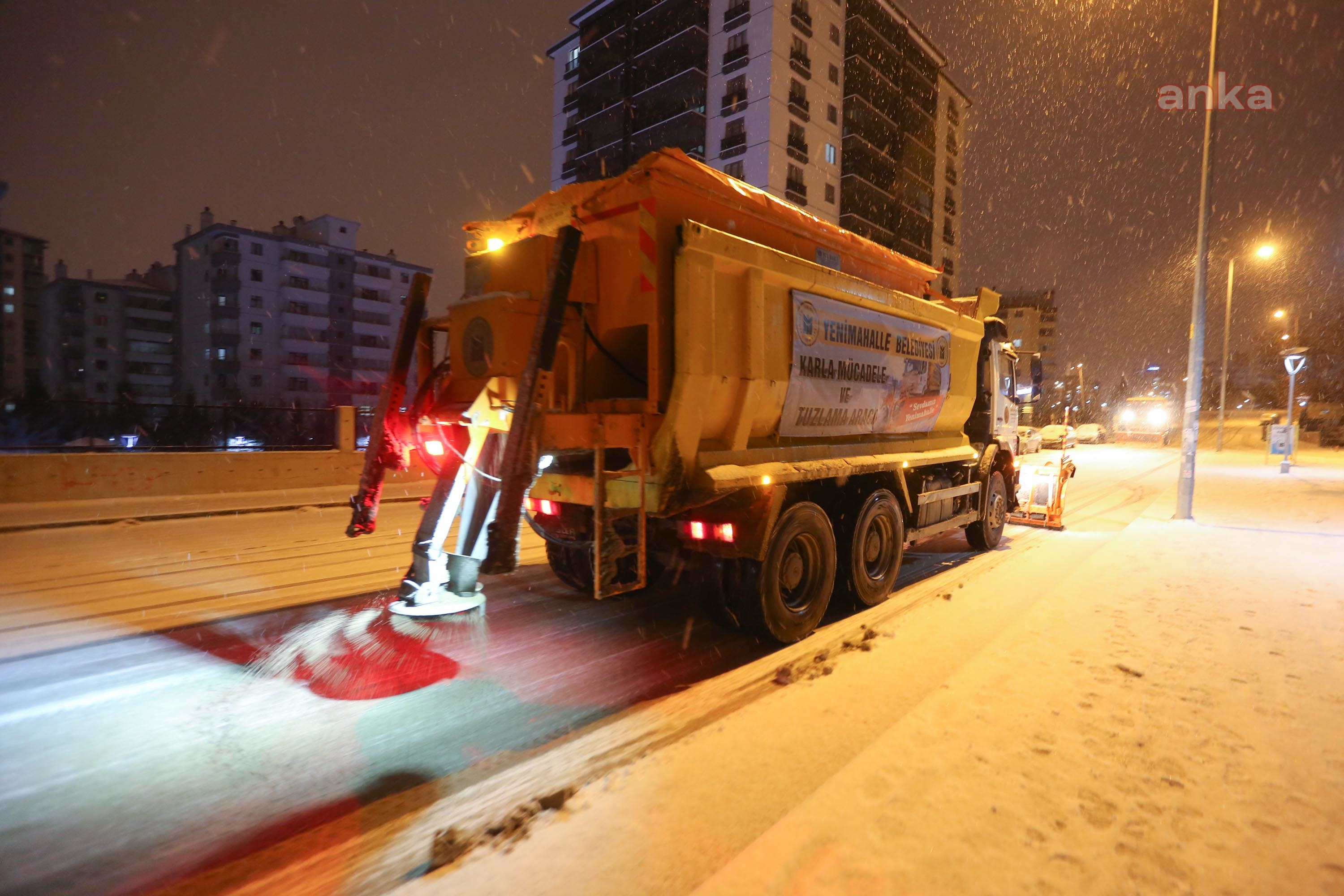 YENİMAHALLE BELEDİYESİ'NDEN KESİNTİSİZ KAR MESAİSİ