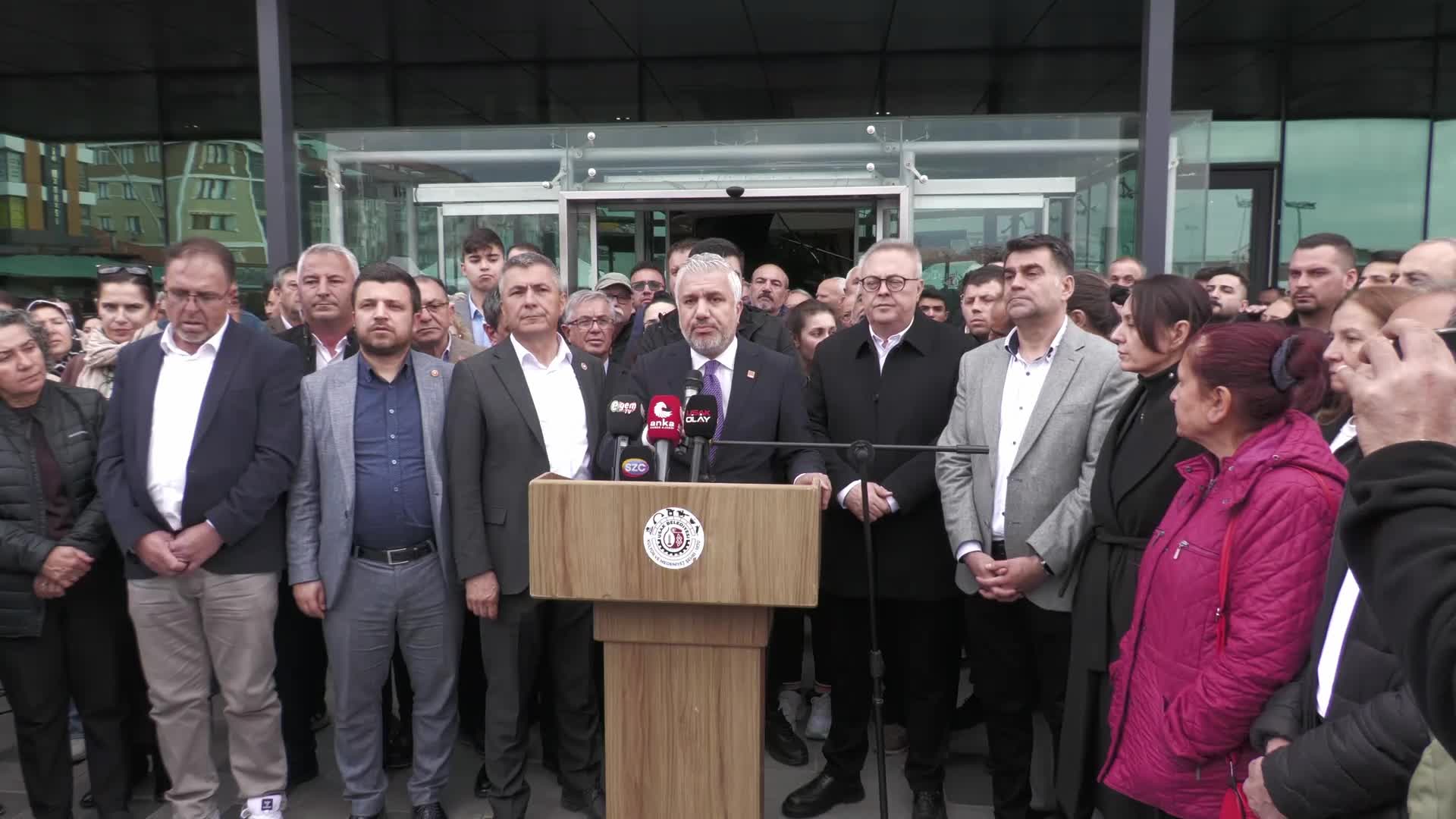 Özkan Yalım'ın gözaltına alınması... CHP Uşak İl Başkanı Çoban: Arkadaşlarımızı serbest bıraksınlar