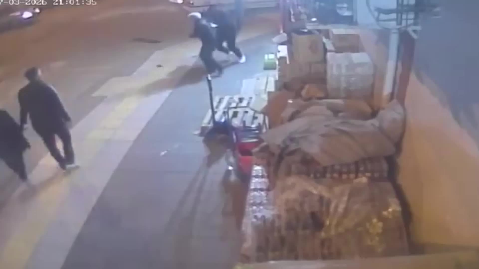 Çorum'da bir minibüs sürücüsü tartıştığı yayayı darp etti
