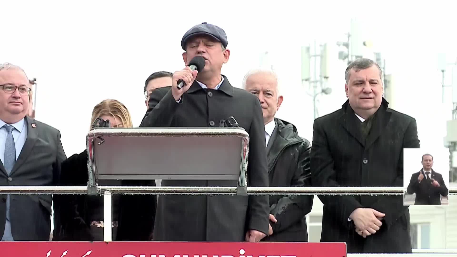 CHP'nin "Millet İradesine Sahip Çıkıyor" mitingi... Özgür Özel: “Kahrolsun Trump'ın emperyalist emelleri. Kahrolsun Amerikan emperyalizmi”