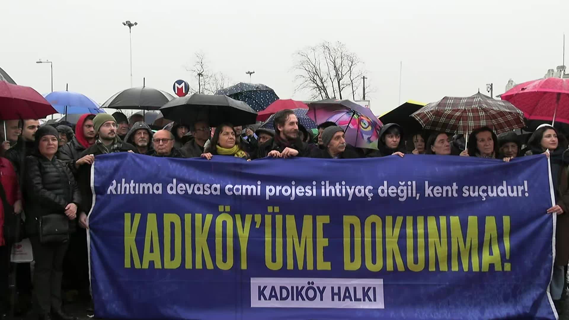 "Kadıköy'üme Dokunma" eylemi... Kadıköylüler: Ekonomiyi yönetememenin yarattığı sorunlar, halkı kutuplaştırmak isteyen projelerle perdelemeye çalışılmaktadır"
