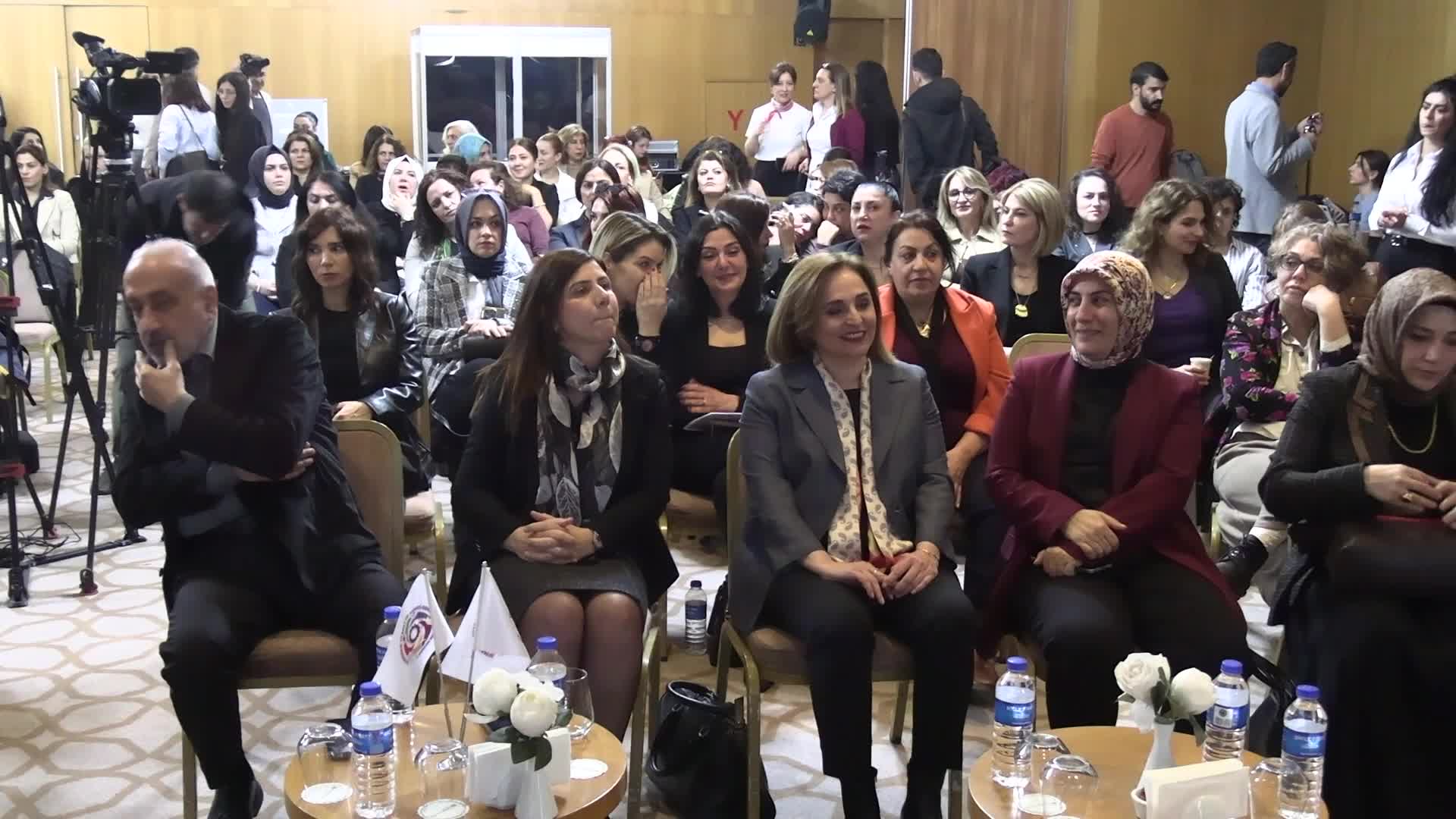 Diyarbakır’da “Kadınlar Barışı Konuşuyor” programı: “Masalarda yokuz ama barış iddiasını sürdürebilenler kadınlardır”