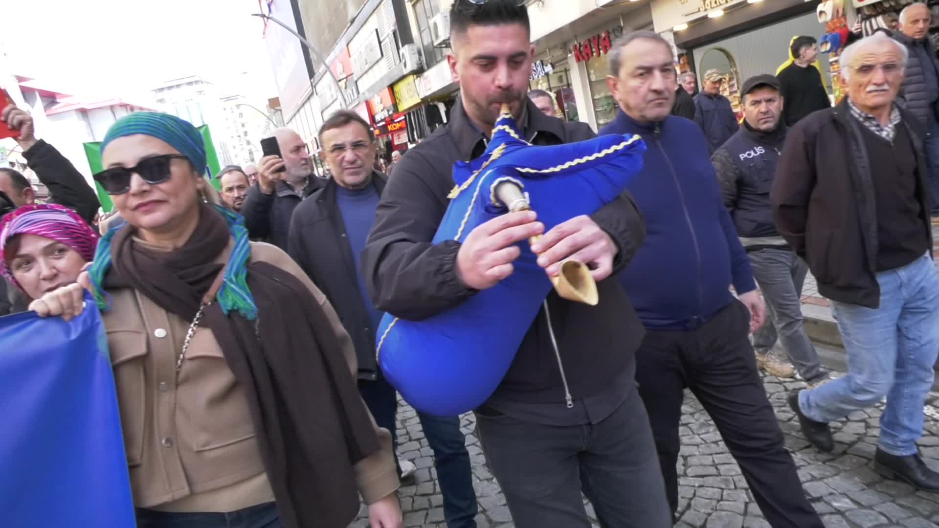 CHP öncülüğünde Rize’de "çay mitingi"... Üreticiler “çay kanunu"nun çıkarılmasını istedi