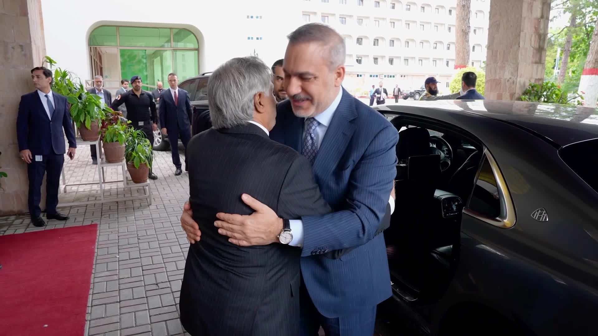 Dışişleri Bakanı Fidan, Pakistan Dışişleri Bakanı Dar ile İslamabad’da bir araya geldi