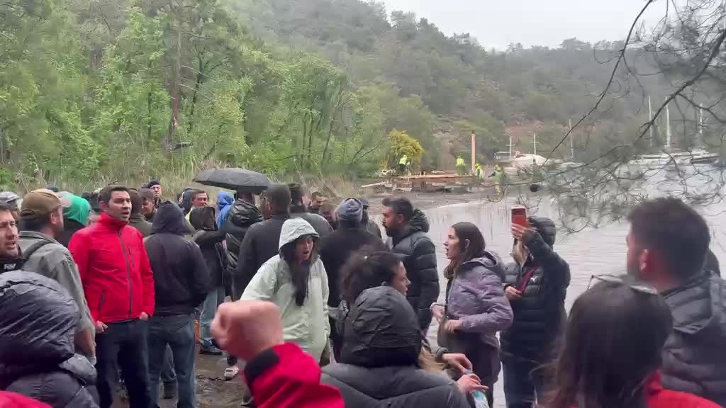Göcek’te Osmanağa Koyu’nda gerilim: Turizm tesisi protestosuna jandarma engeli