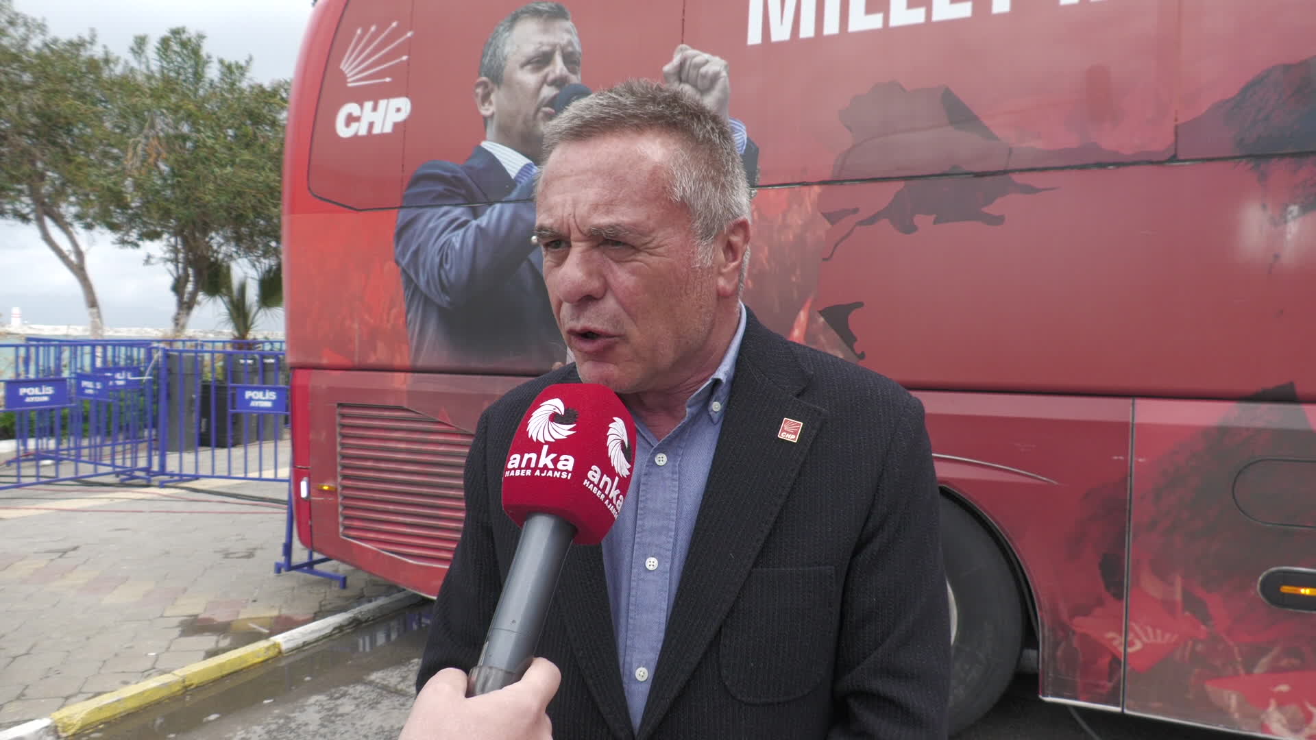 CHP’nin “Millet İradesine Sahip Çıkıyor” mitingi Kuşadası’nda... CHP Kuşadası İlçe Başkanı Gürbilek: "Tutsak yol arkadaşlarımız özgürlüklerine kavuşana kadar bir adım geri atmayacağız"