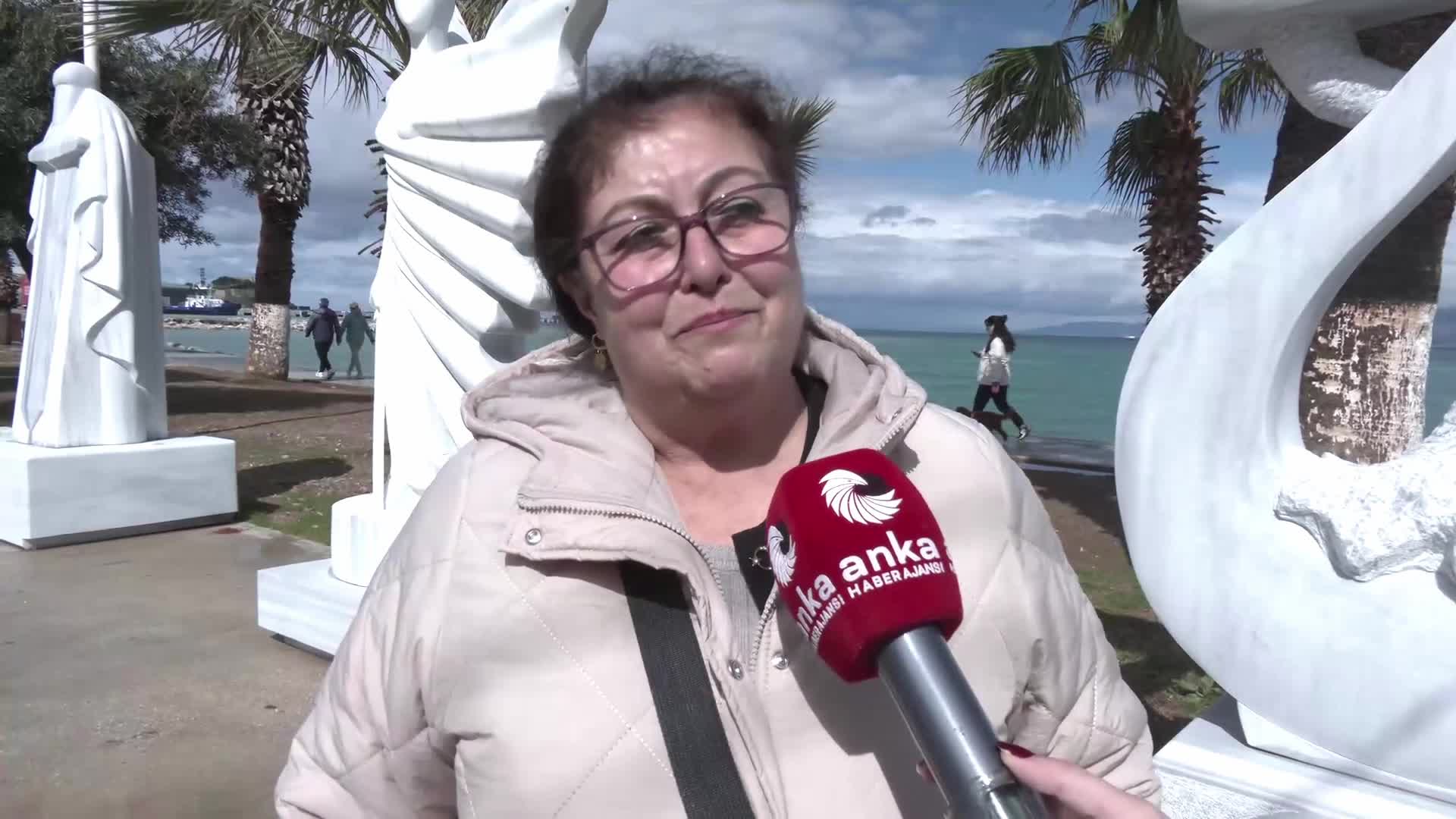 CHP'nin Kuşadası mitingine katılan vatandaştan belediyelere yönelik operasyonlara tepki: "Bu hukuksal bir operasyon değil, siyasal bir operasyon"