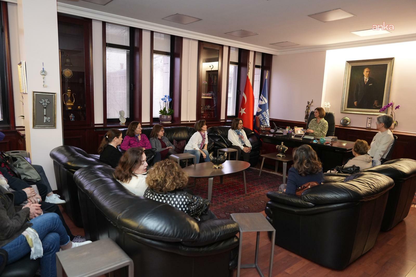 Eskişehir Büyükşehir Belediye Başkanı Ünlüce, Ankara Hukuk mezunu kadınları ağırladı