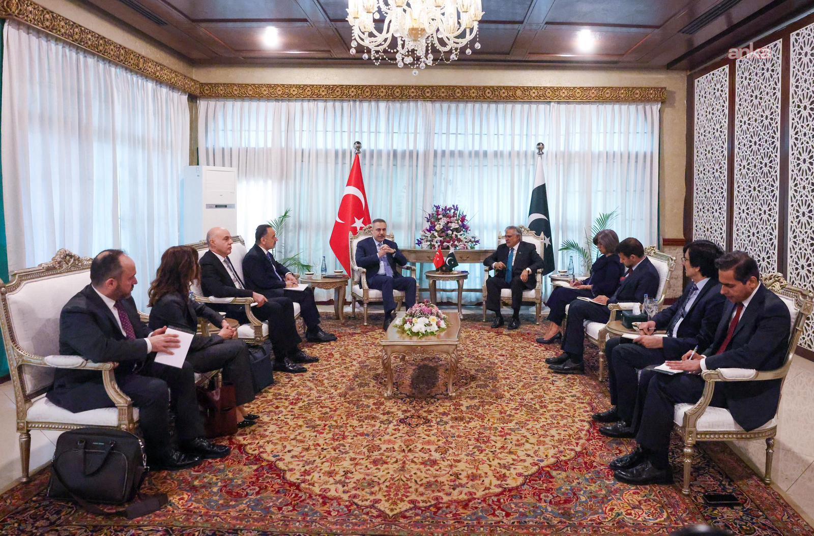 Pakistan Dışişleri Bakanlığı: "Fidan ve Dar, ikili görüşmelerinde bölgesel gelişmeleri ele aldı"