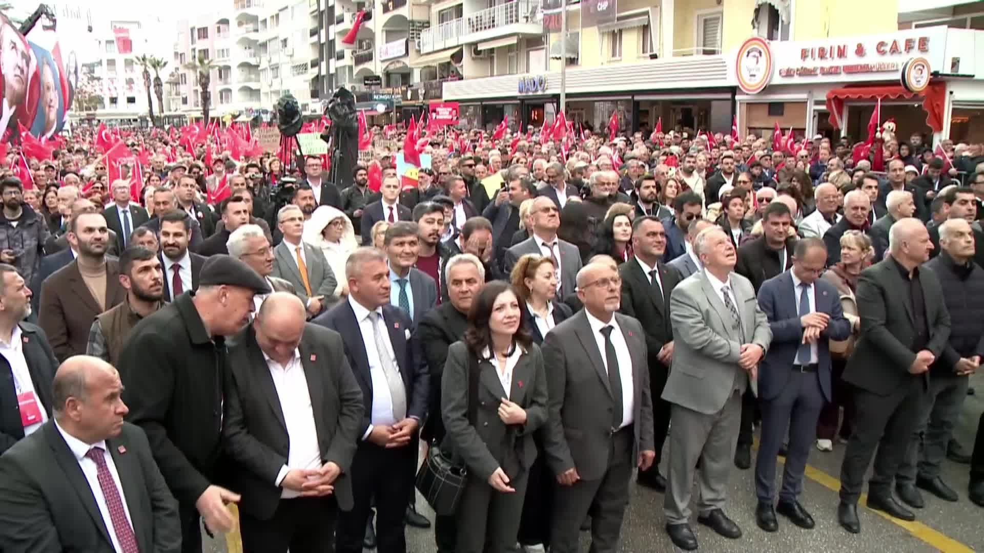 CHP'nin Kuşadası mitingi... Tutuklu Belediye Başkanı Günel: "Dışarıda olup başım önümde olacağına, tutsak olup vicdanlarda özgür olurum"