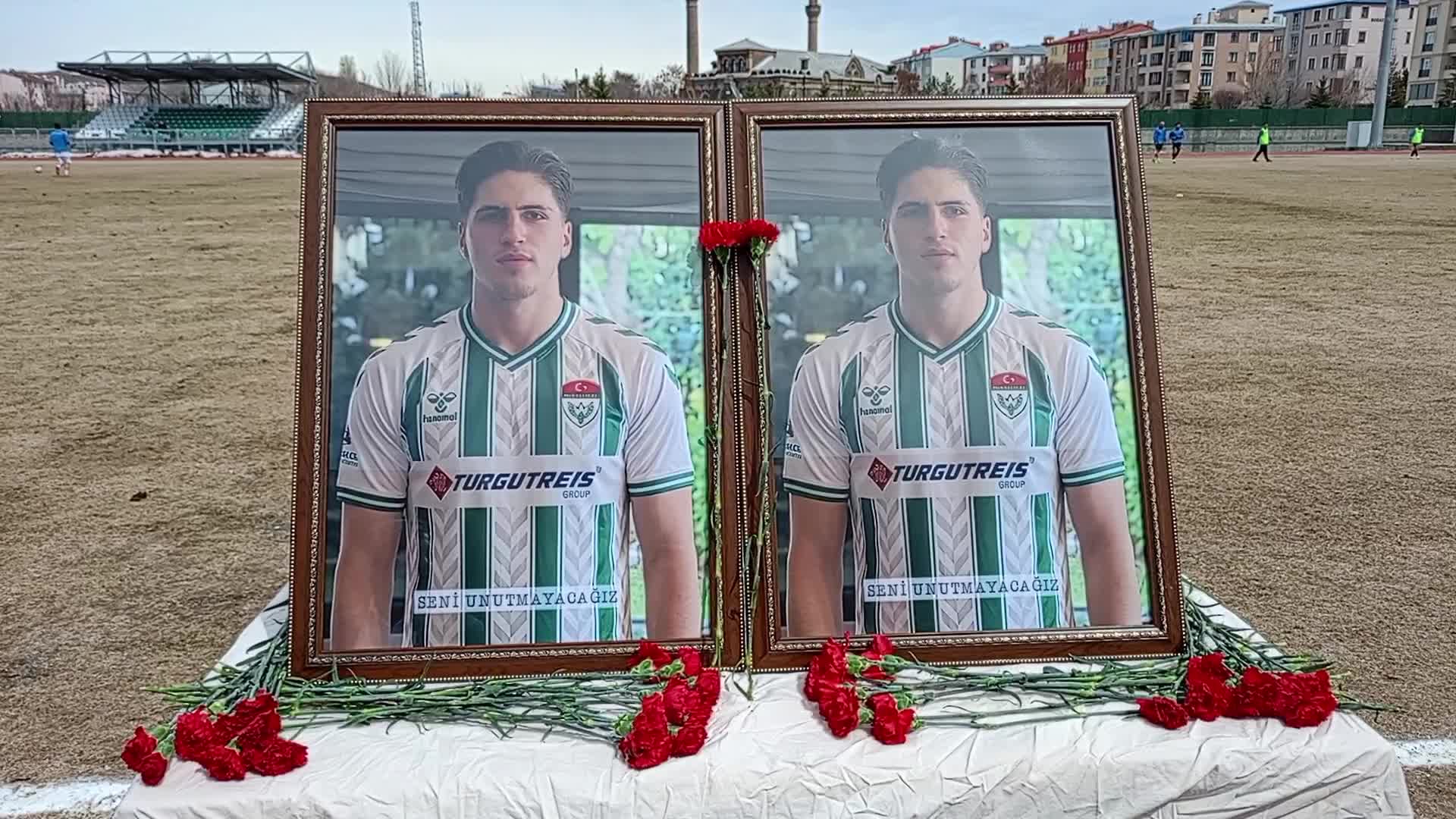 Kars 36 Spor Camiası, silahlı saldırıda öldürülen Kubilay Kaan Kundakçı’yı sahada andı