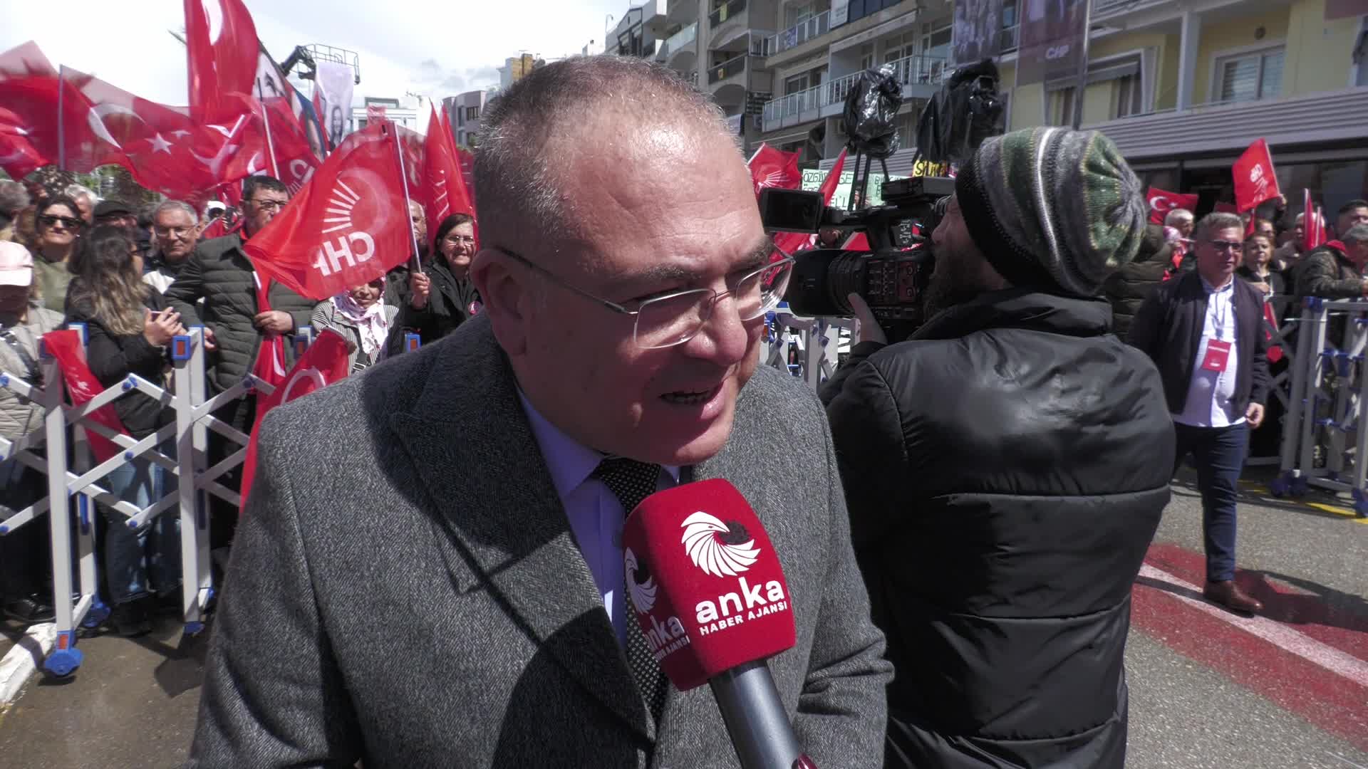 CHP'nin Kuşadası mitingi... CHP Aydın Milletvekili Karakoz: "İktidar partisi ne yaparsa yapsın, Cumhuriyet Halk Partililer olarak dimdik ayaktayız"