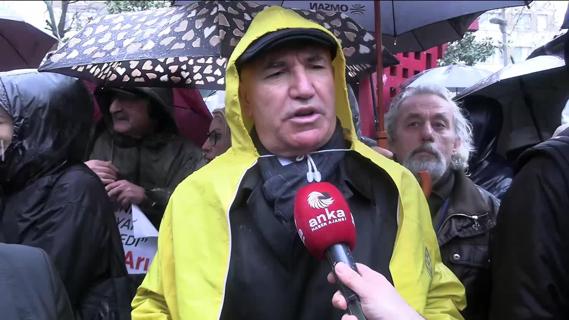 Tutuklu gazeteciler için Kadiköy'de eylem... CHP'liler, gazetecilere destek verdi: Sonuna kadar halkın haber alma hakkının yanında olacağız