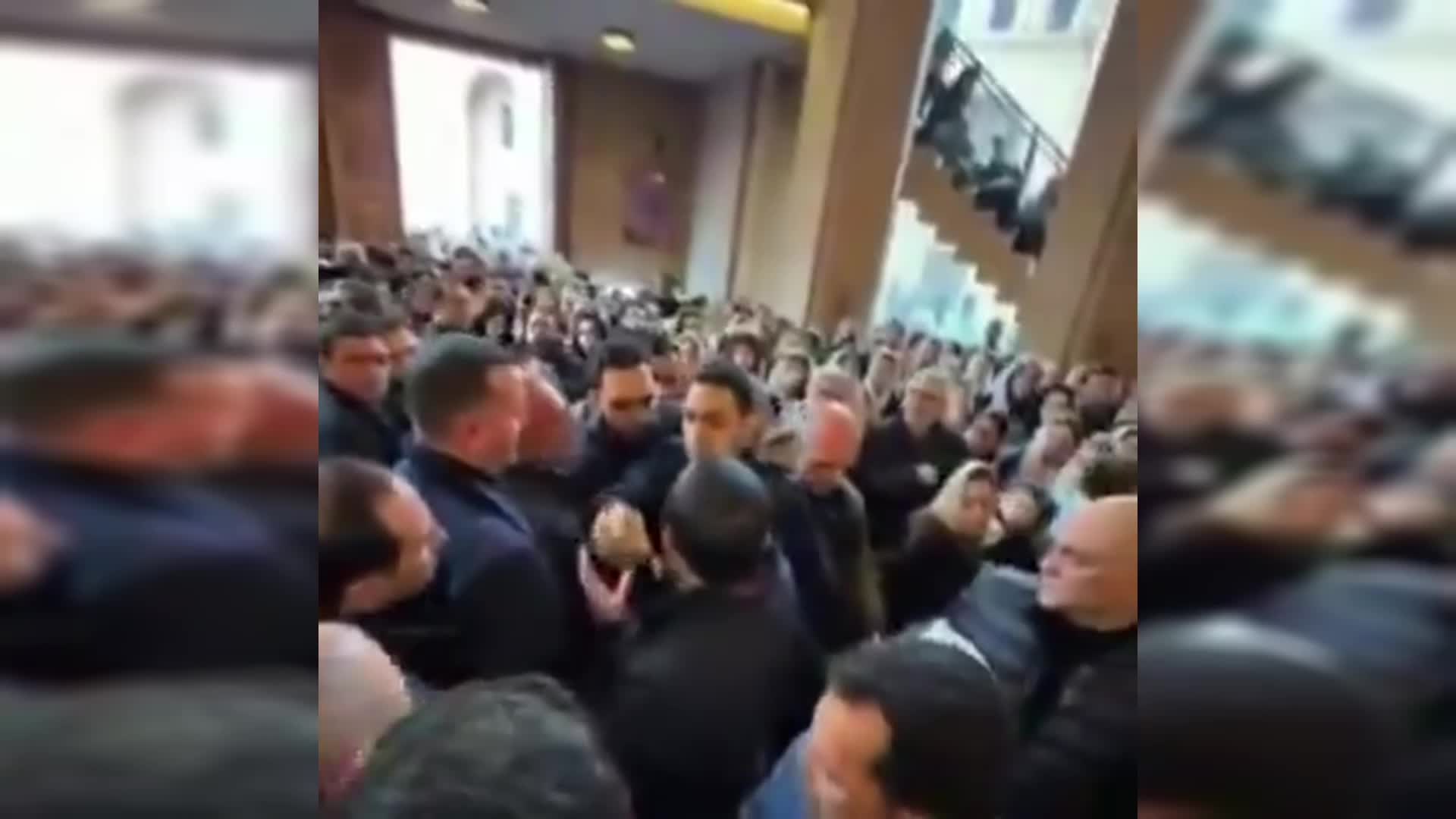 Ermenistan Başbakanı Paşinyan’a Erivan’daki bir kilise ziyaretinde saldırı girişimi