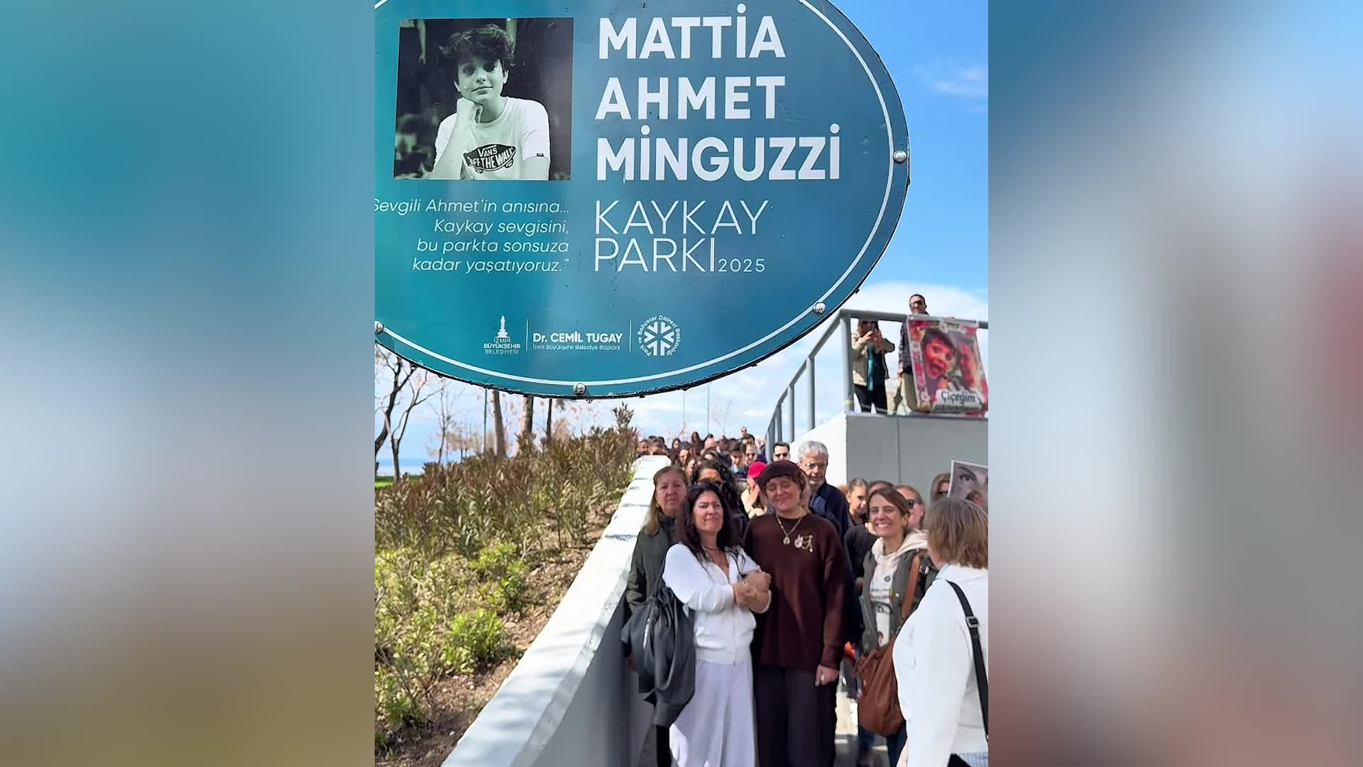 Mattia Ahmet Minguzzi’nin ailesi, oğullarının adı verilen kaykay parkında İzmirlilerle bir araya geldi