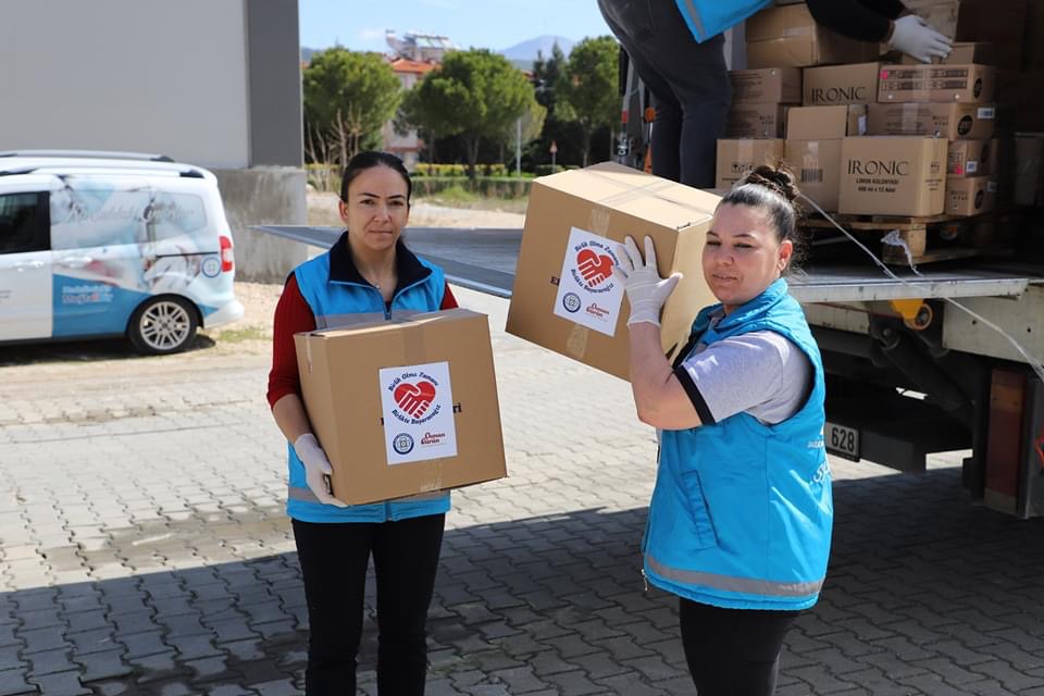 MUĞLA BÜYÜKŞEHİR'DEN GIDA VE HİJYEN PAKETİ