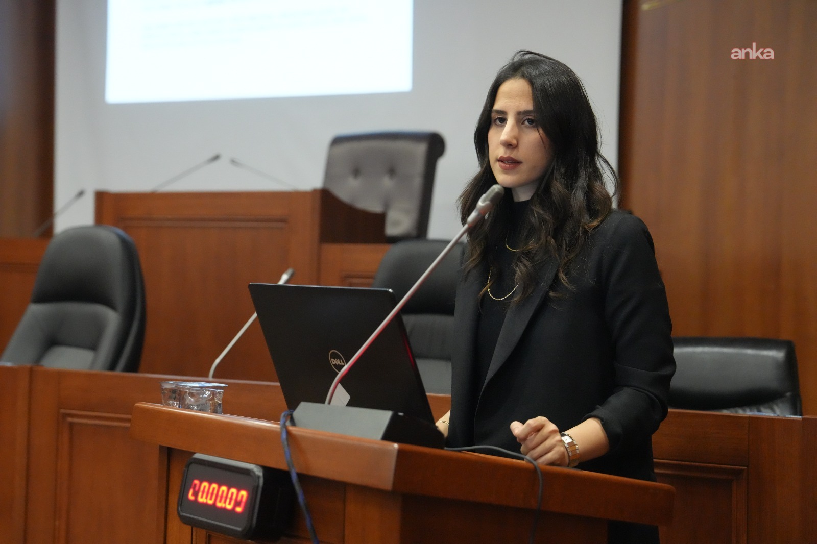 Kartal Belediyesi’nden kadın istihdamında engelleri aşan eğitim: “Cam Tavan Sendromu”