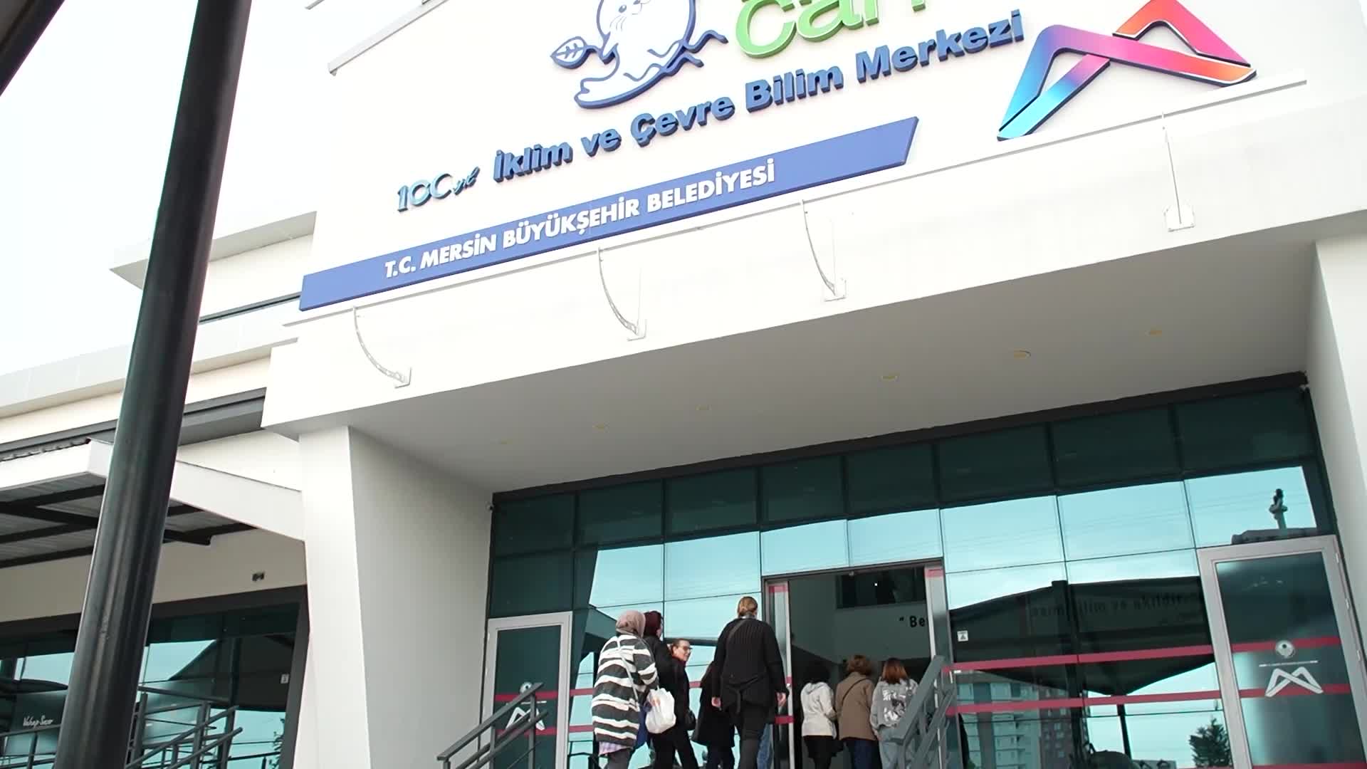 Mersin Büyükşehir Belediyesi ve Mersinden Kadın Kooperatifi, tekstil atıklarını yeniden dönüştürüyor