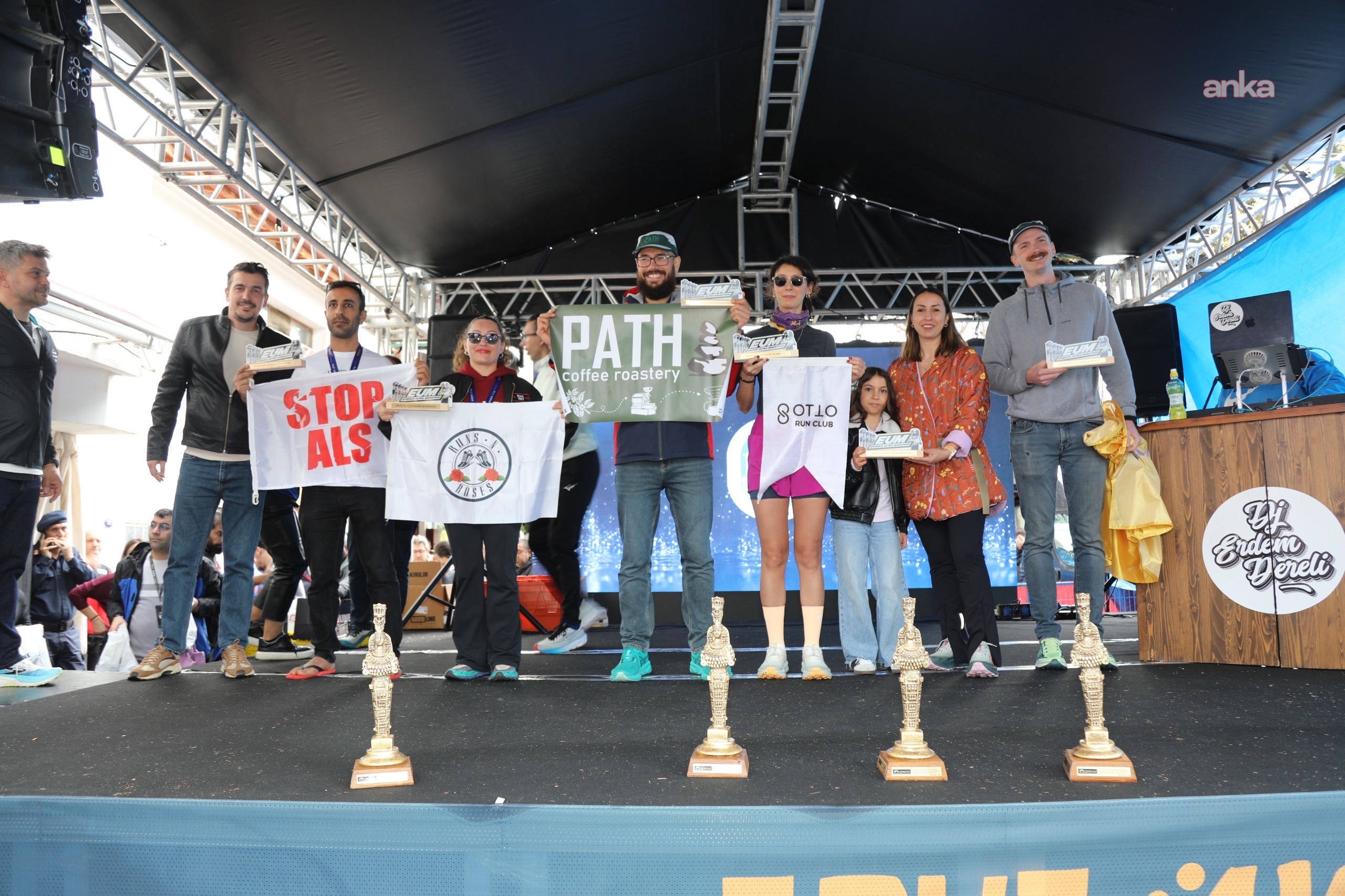 Efes Ultra Maraton 2026’da binlerce koşucu yağmura rağmen dünya mirasını keşfetti