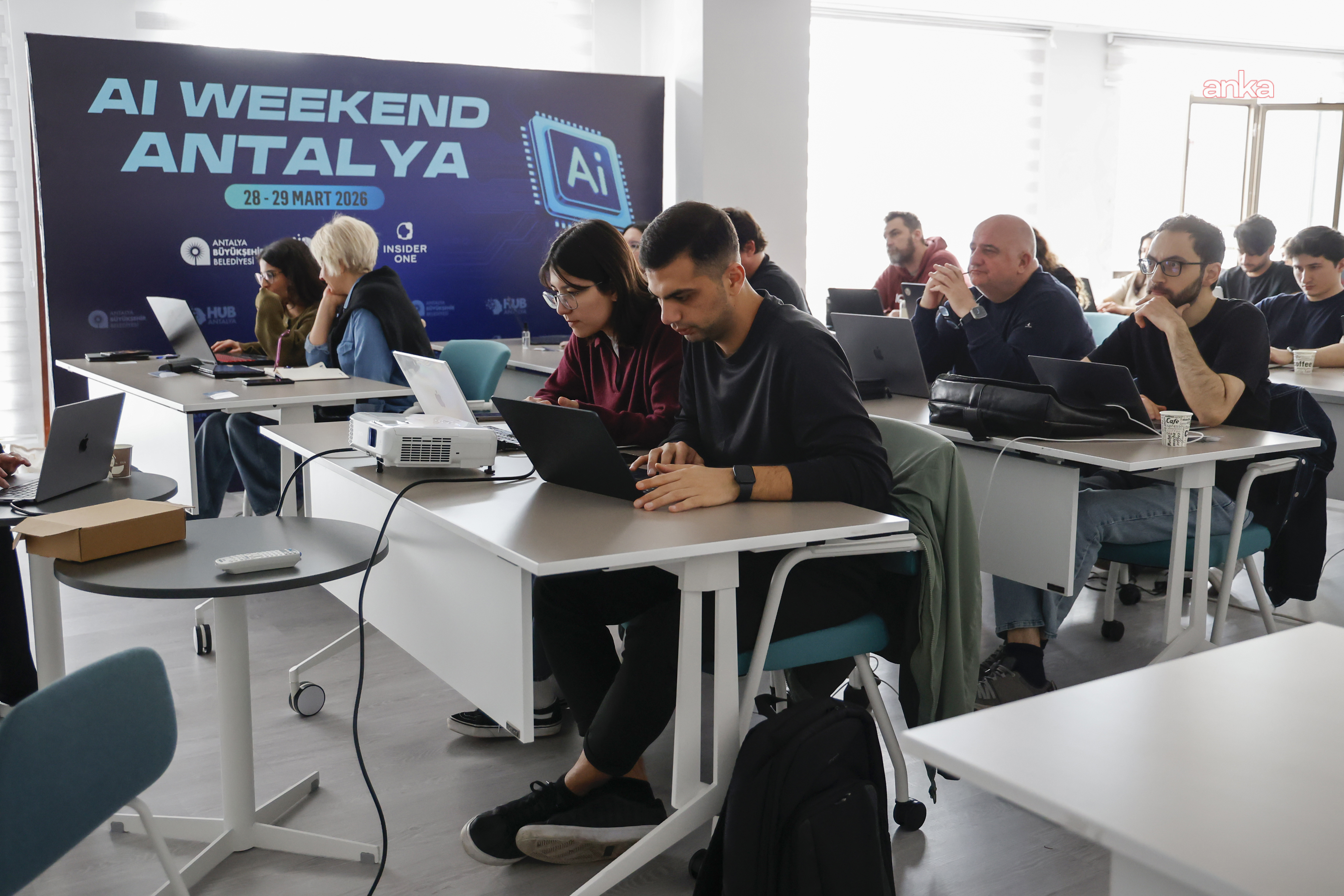 Antalya Büyükşehir Belediyesi'nden gençlere yönelik yapay zeka eğitimi