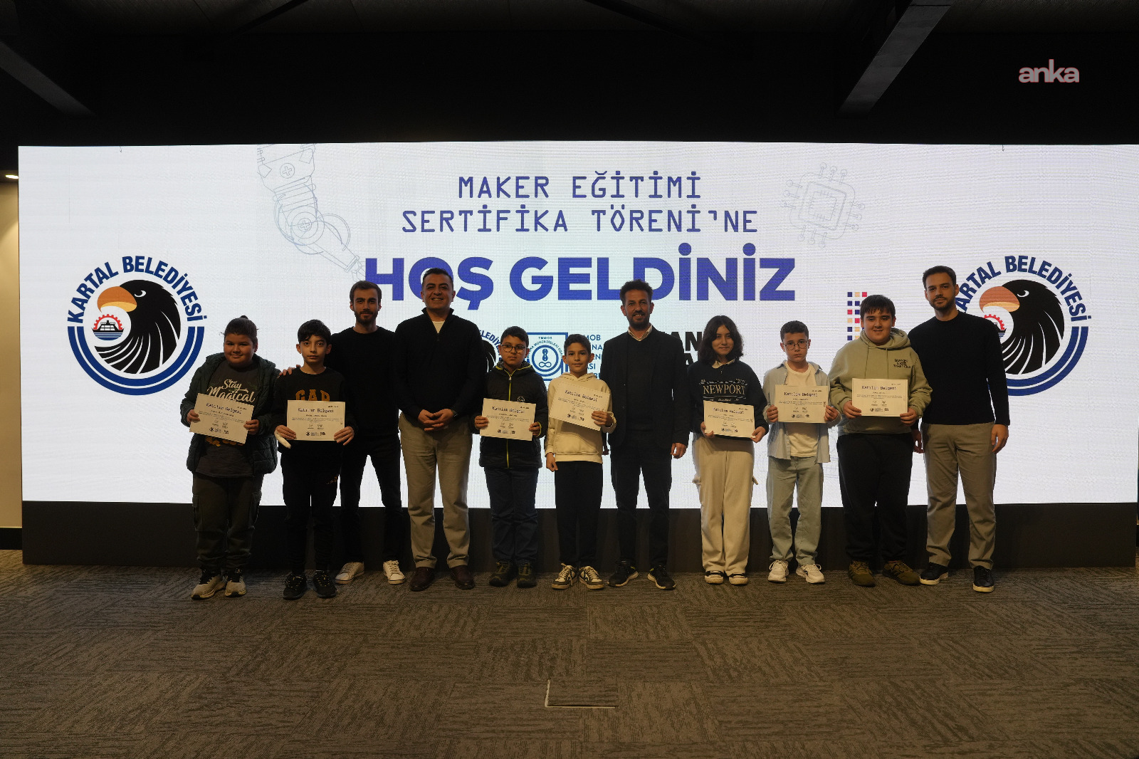 Kartal'da Maker Eğitim Programı'na katılan gençler serfikalarını aldı